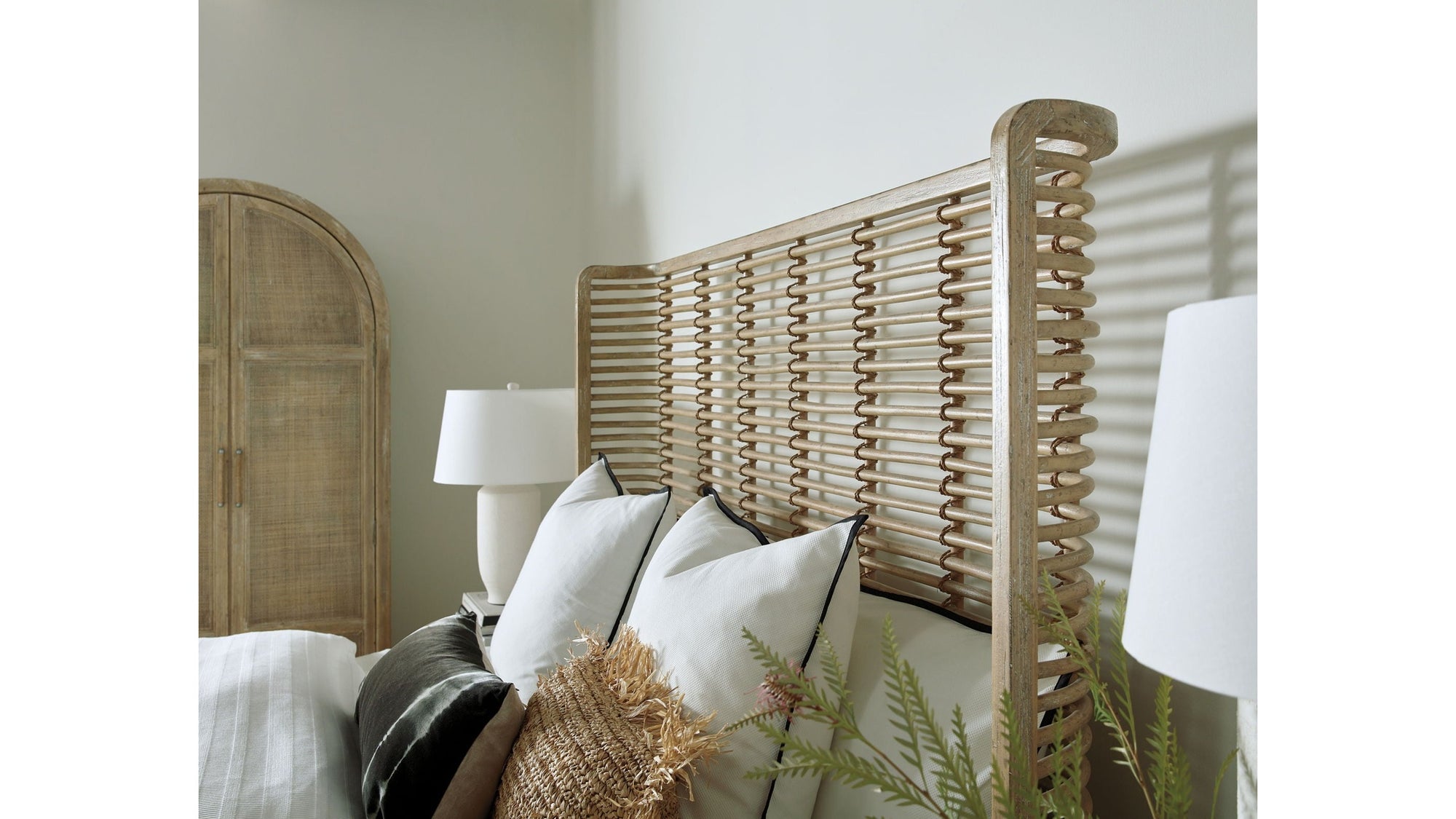 Surfrider - Rattan Bed