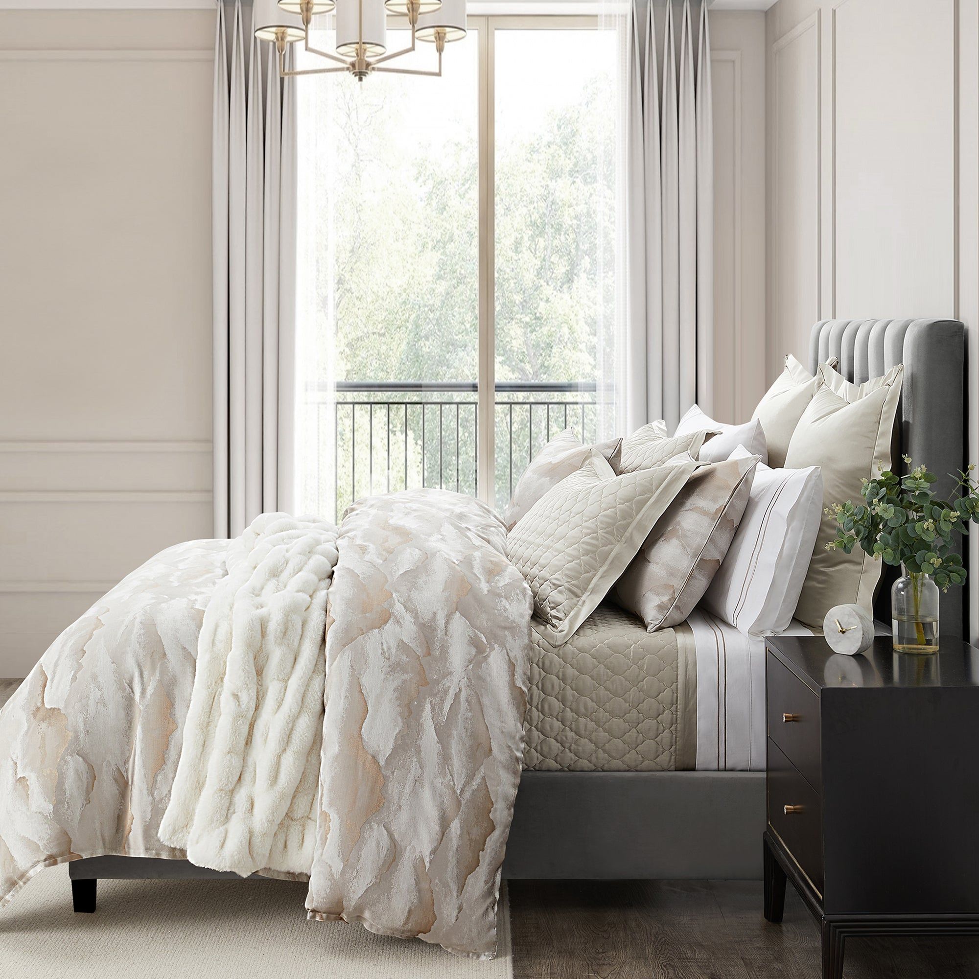 Serenity - Queen Modern Jacquard Duvet Cover Set (Set of 3) - Champagne