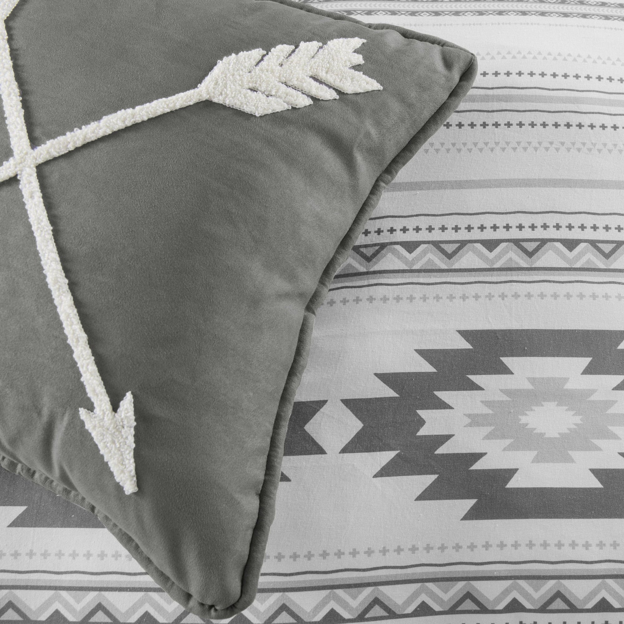 Free Spirit - Full Comforter Set (Set of 4) - Gray / White