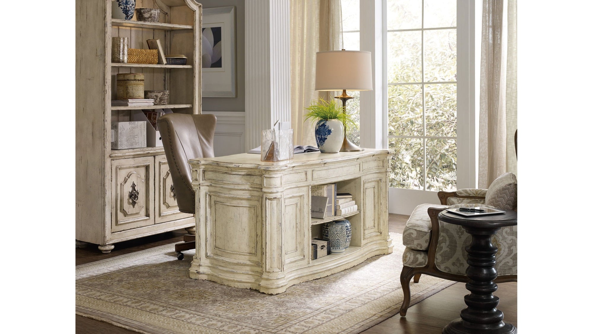 EC - Lynn Executive Swivel Chair