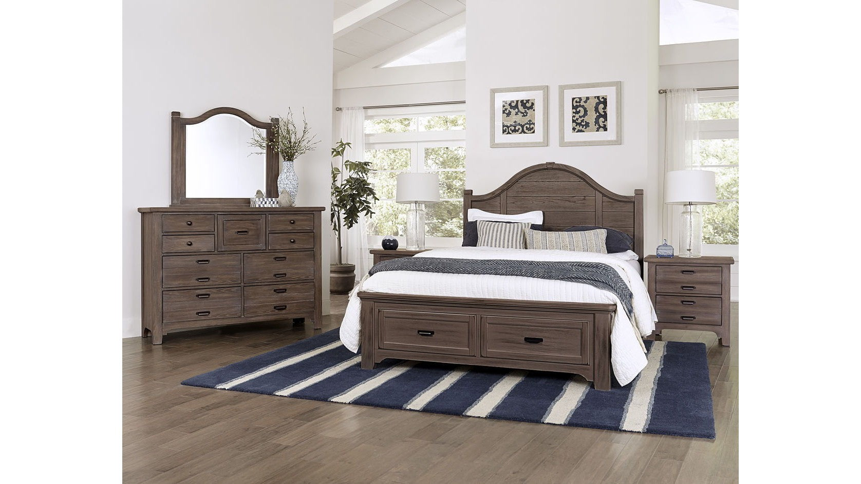 Bungalow - Master Dresser