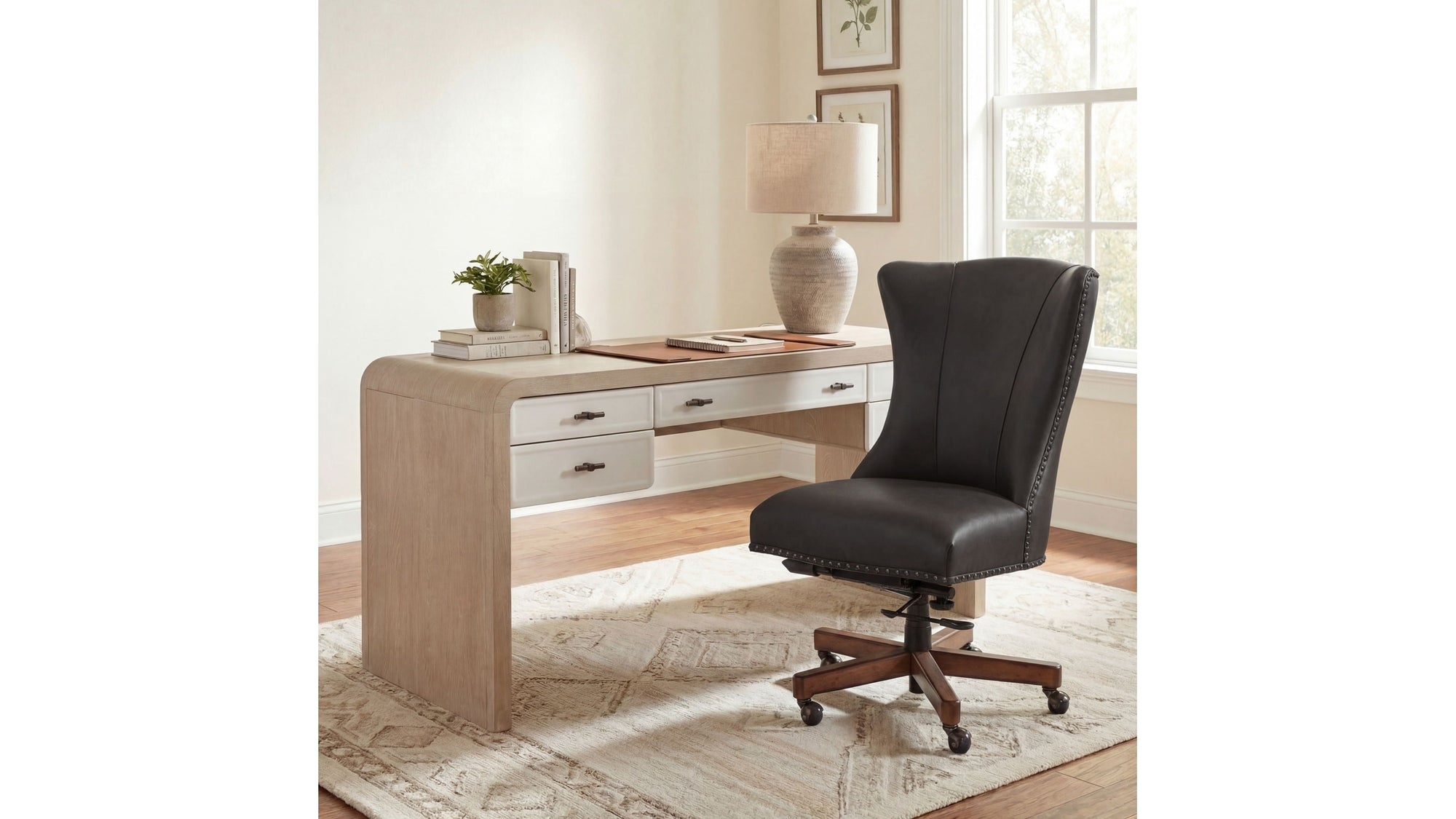 EC - Lynn Executive Swivel Chair