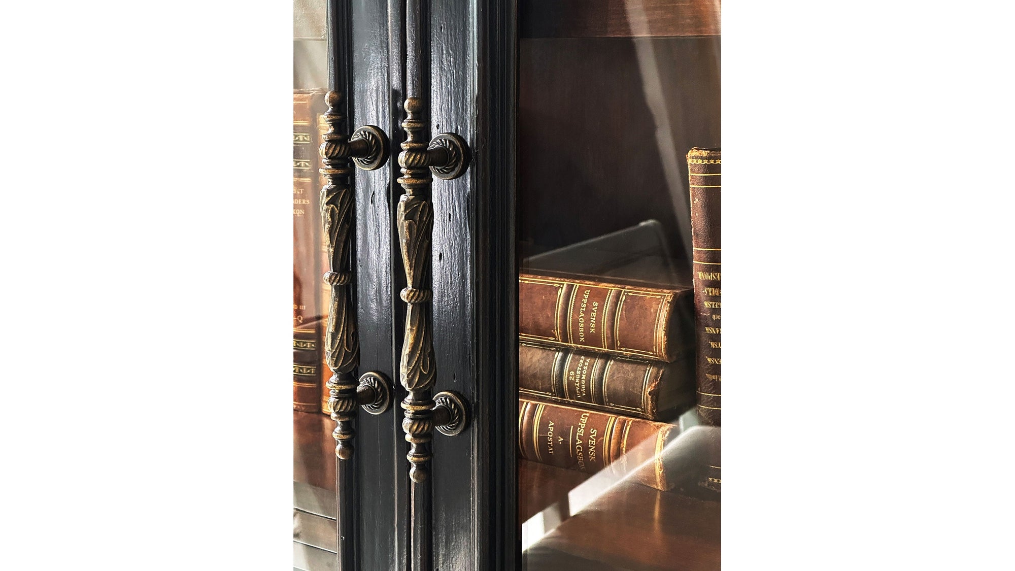 Charleston - Display Cabinet - Black