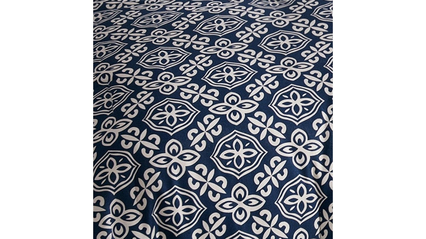 St. Clair - Queen Bedding Set Set of 4 - Navy / White