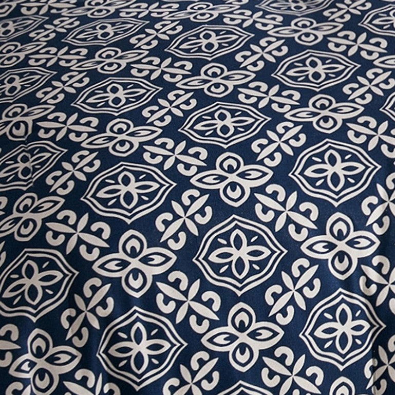 St. Clair - Queen Bedding Set (Set of 4) - Navy / White