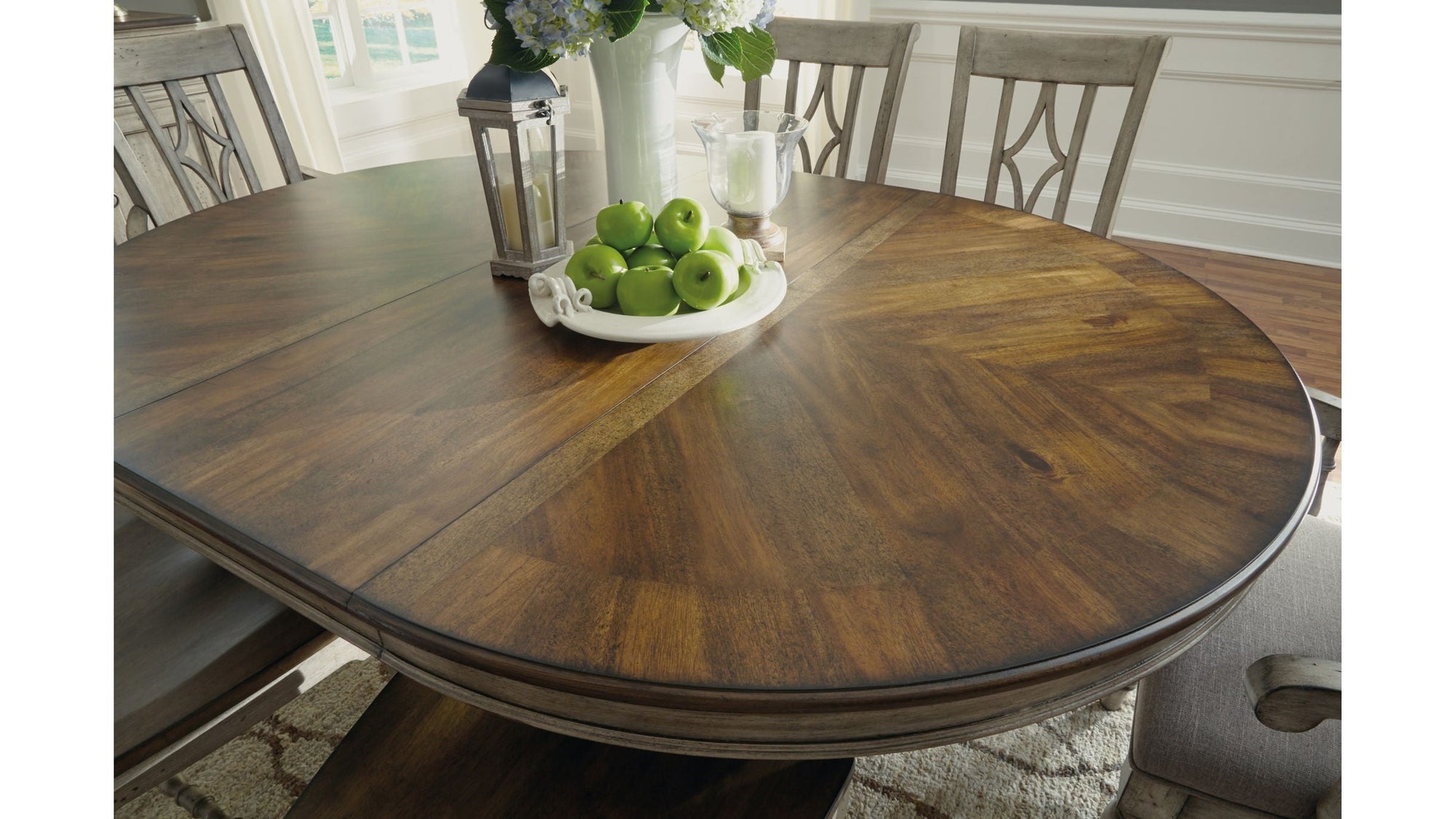 Plymouth - Round Table