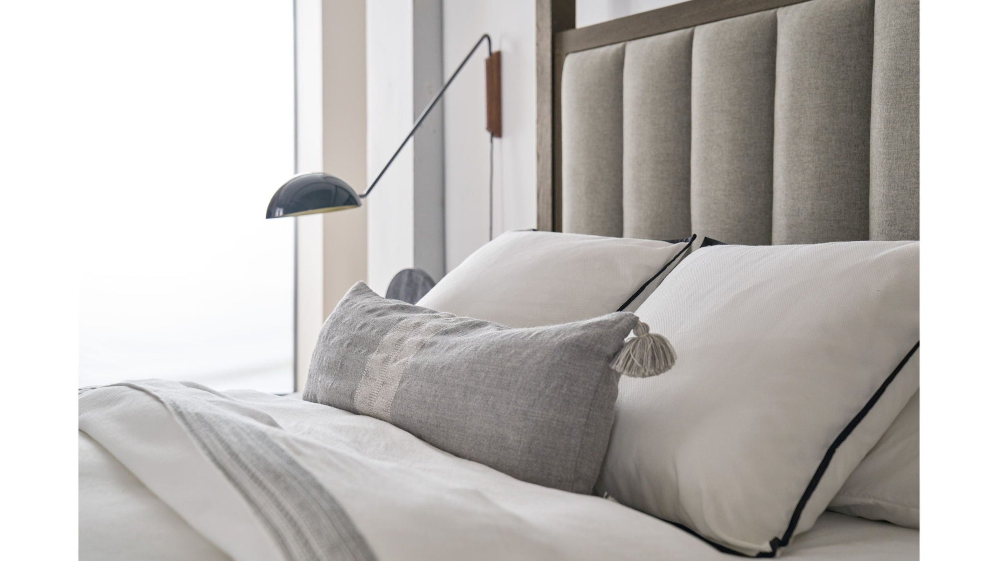 Miramar - Poster Bed