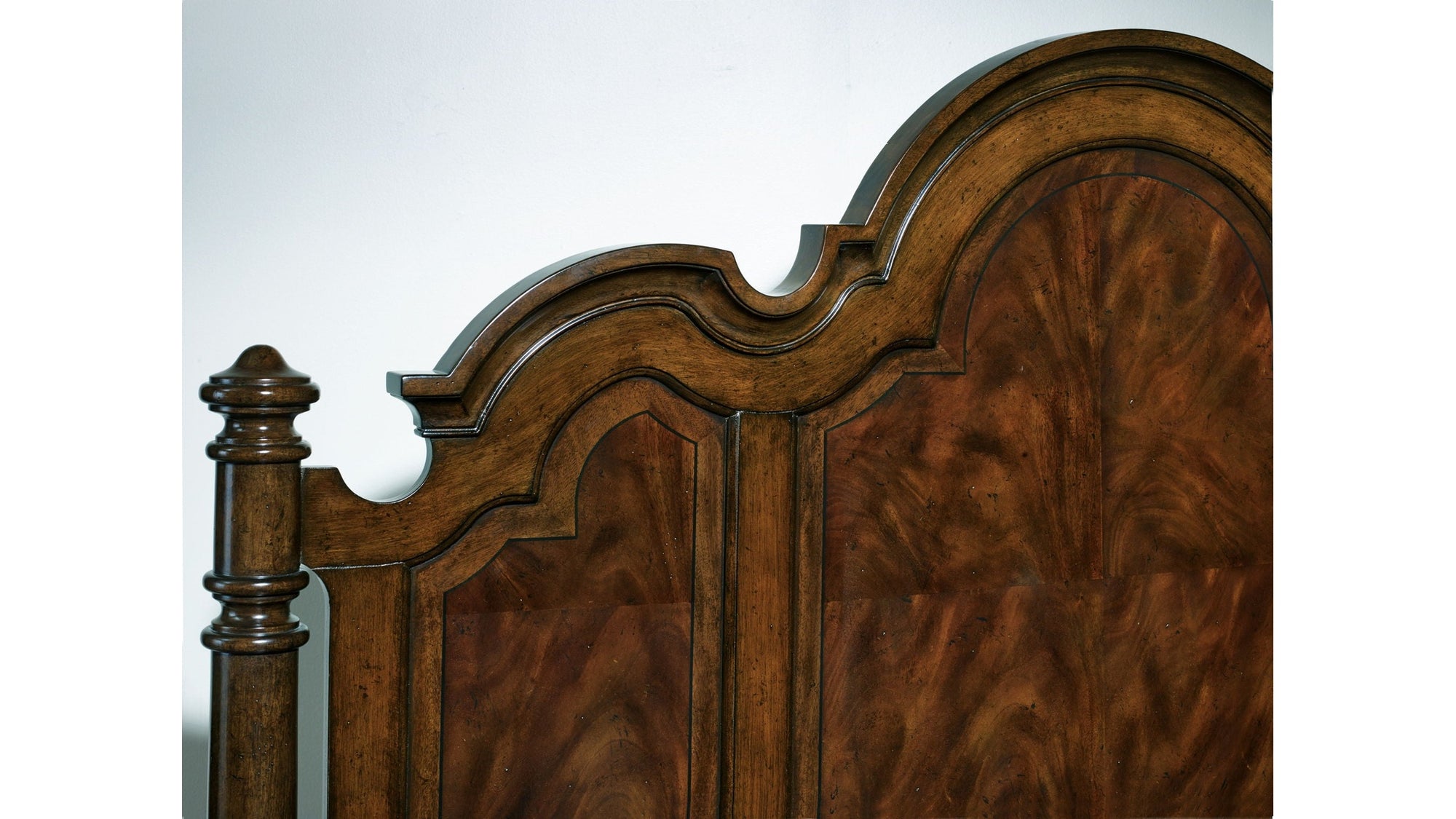 Leesburg - Poster Bed