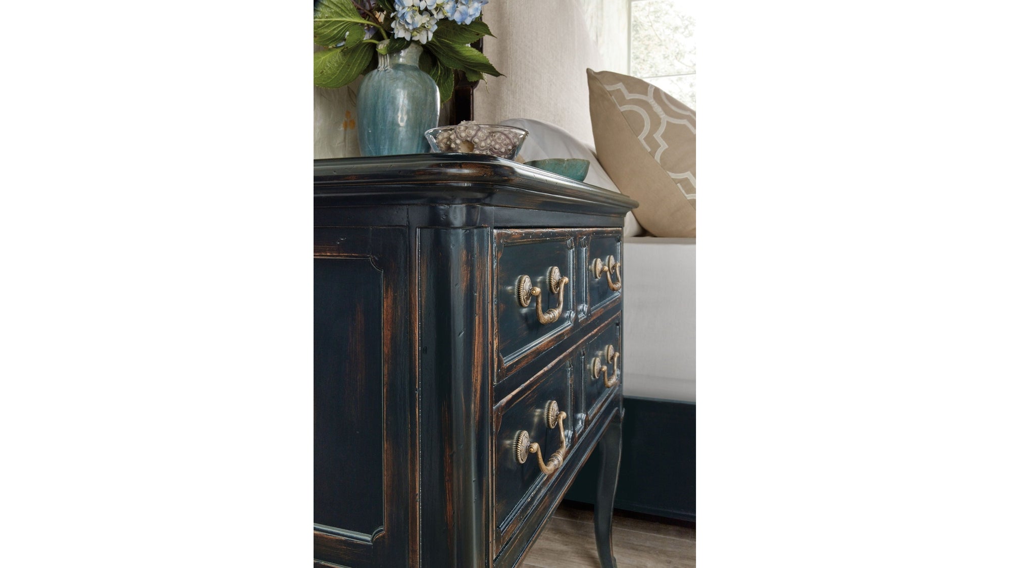 Charleston - Two-Drawer Nightstand