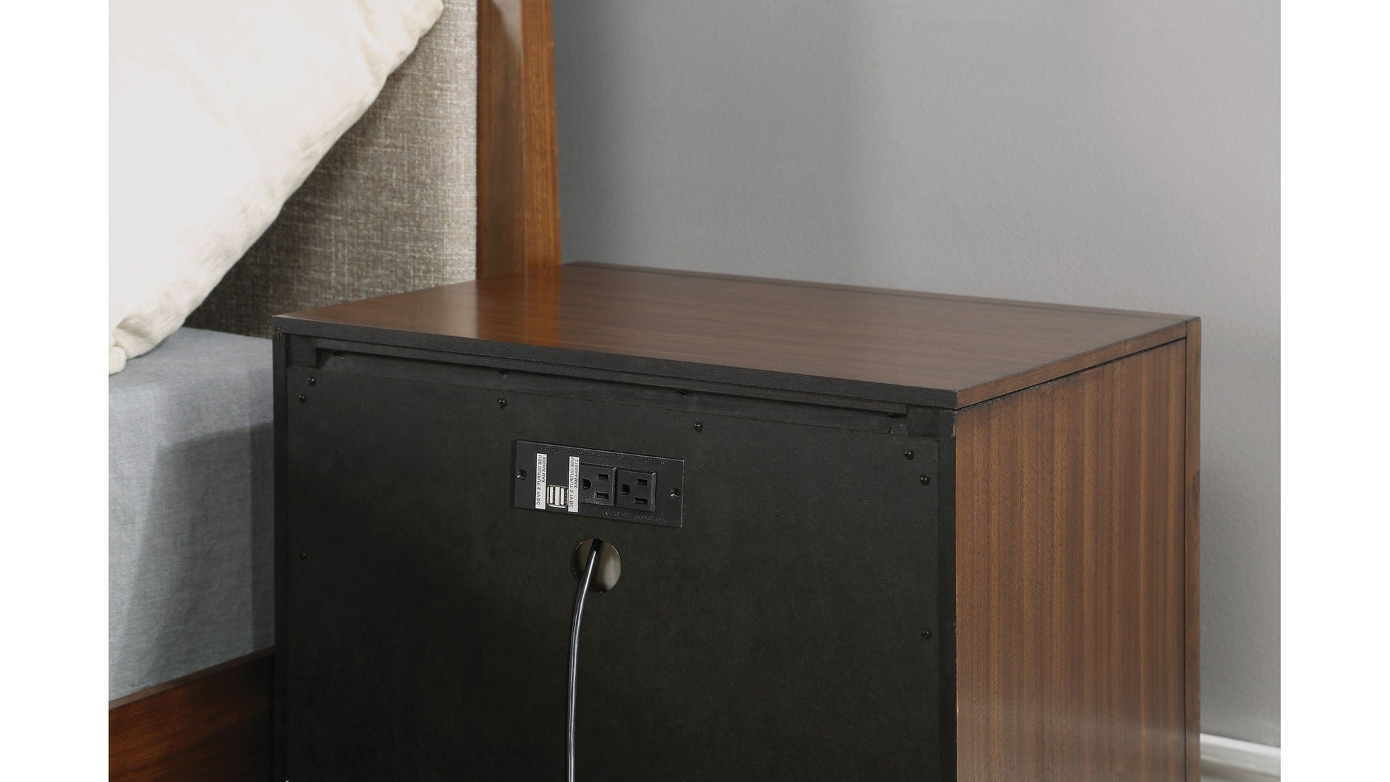 Ludwig - Nightstand - Dark Brown