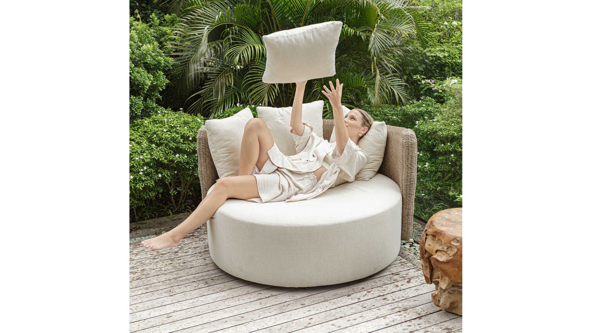 Sunset - Outdoor Round Swivel Day Bed - White