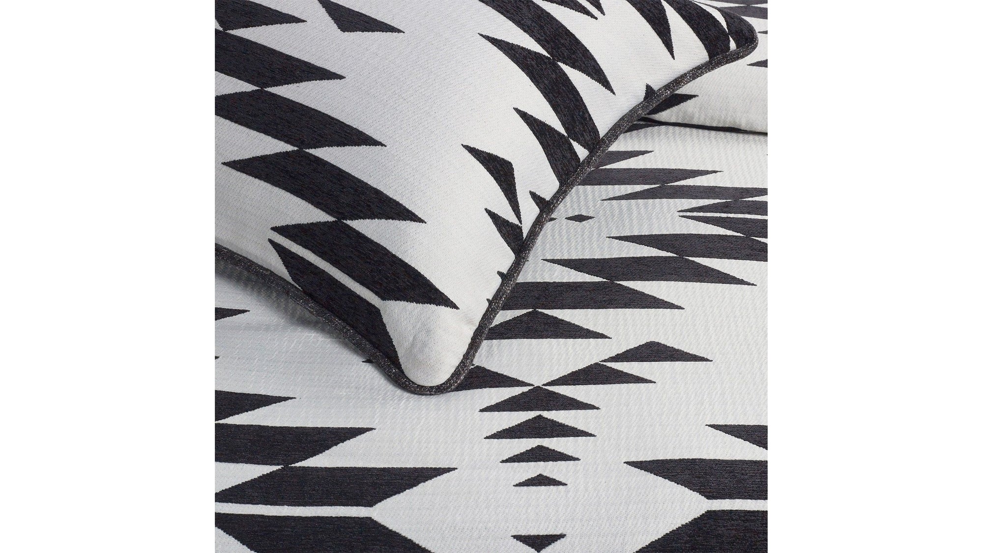 Amelia - King Aztec Comforter Set Set of 3 - Black / White