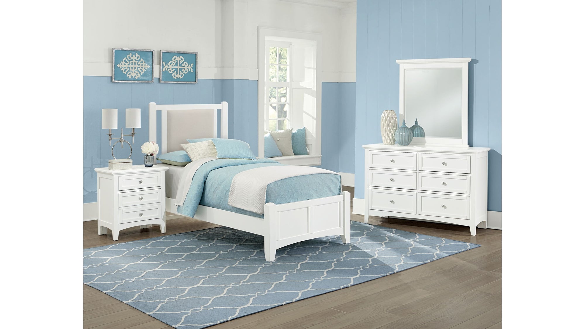 Bonanza - Pebble Gray Upholstered Bed With Mansion Footboard