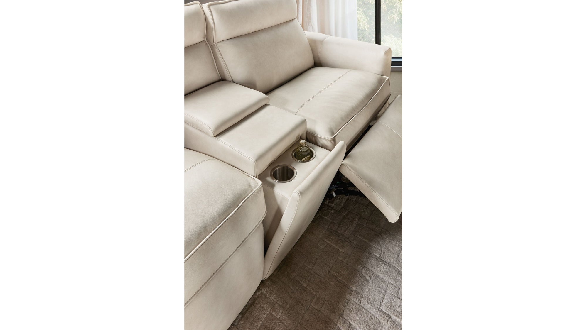 MS - Vann Six-Piece Power Sectional - White