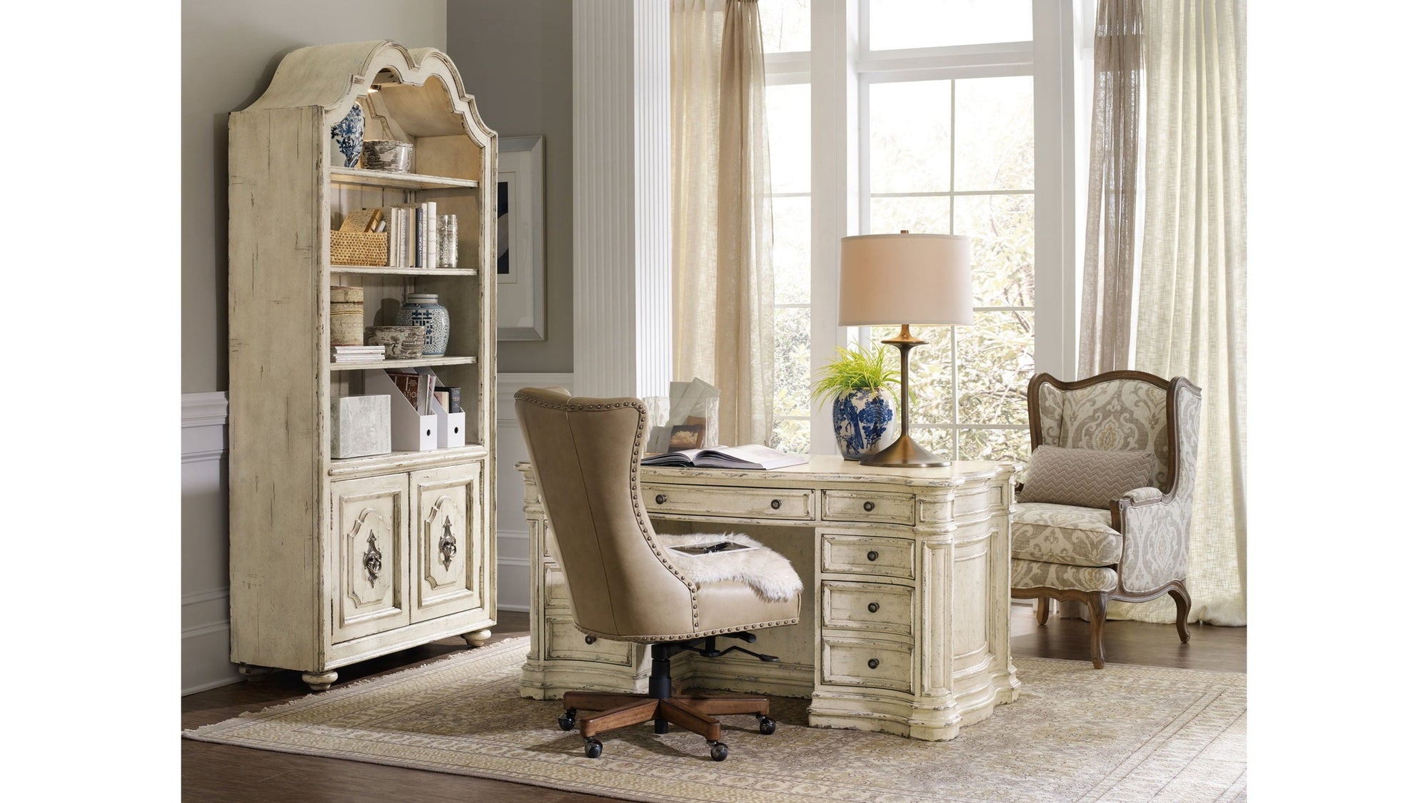 EC - Lynn Executive Swivel Chair