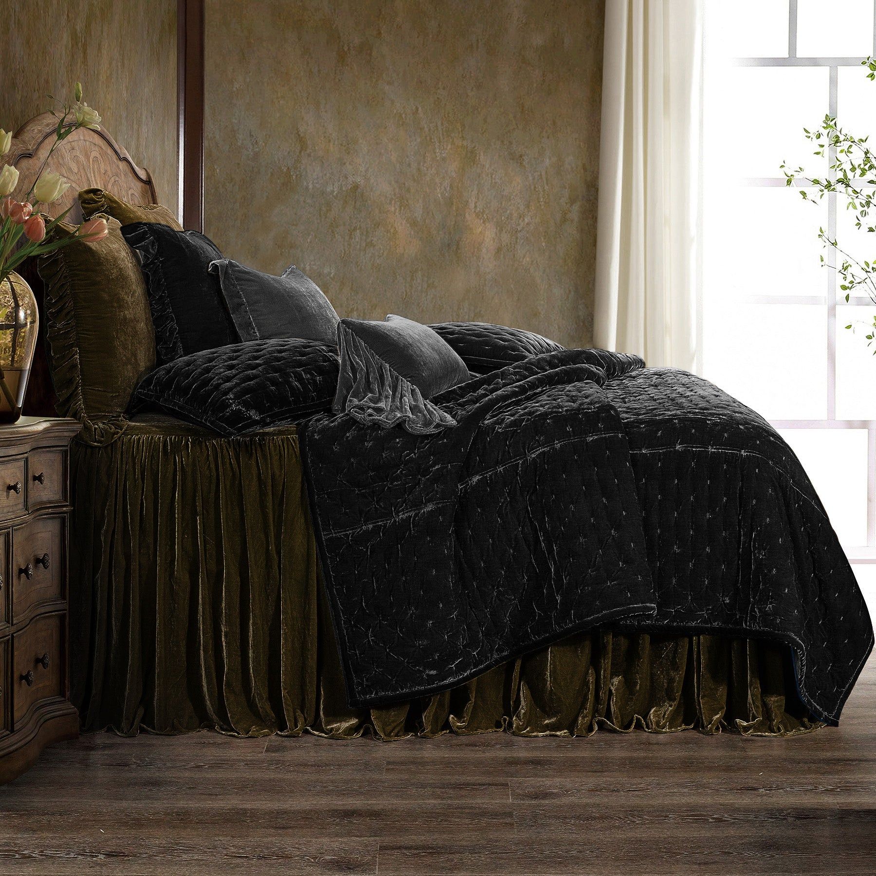 Stella - Twin Faux Silk Velvet Pintuck Quilt - Black