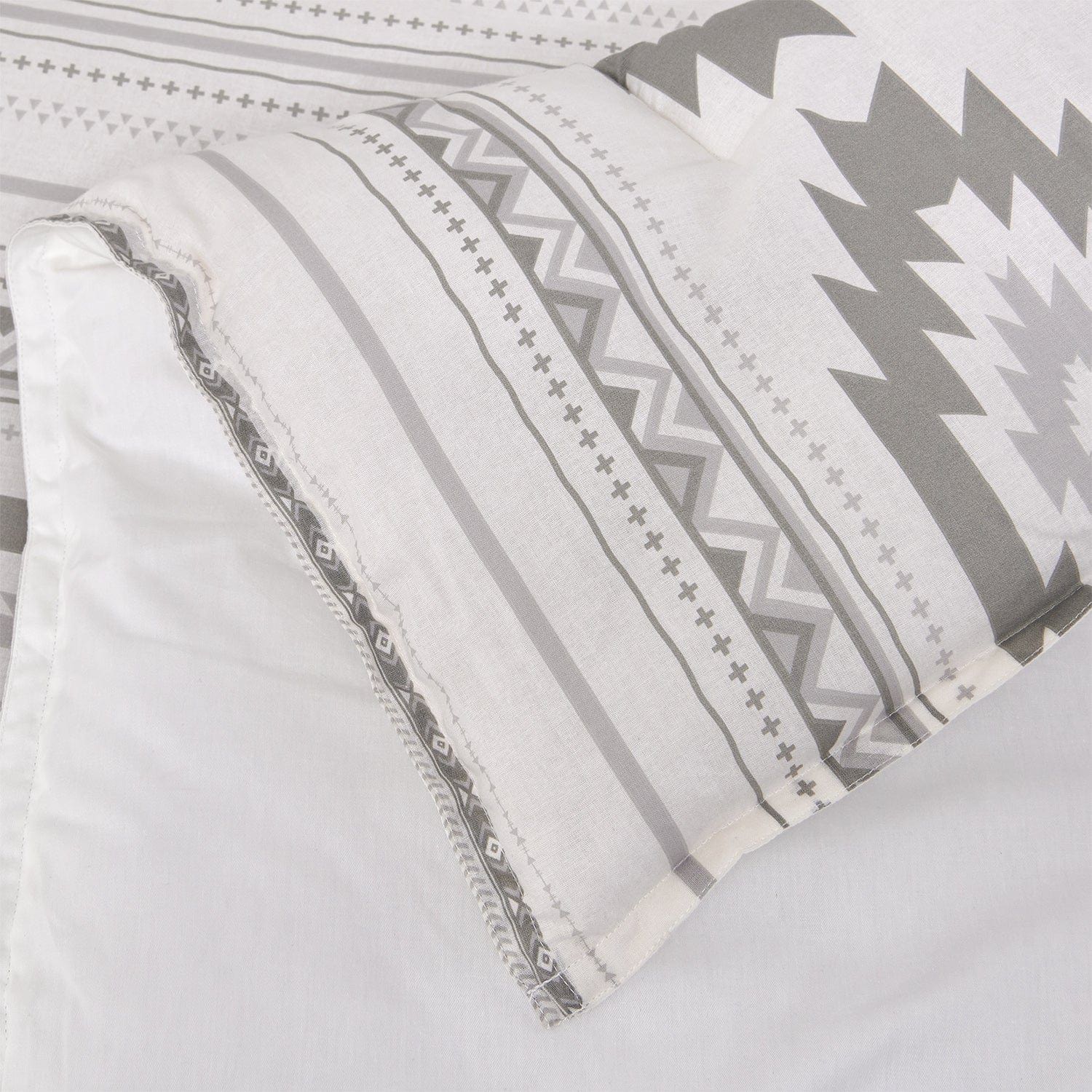 Free Spirit - Twin Comforter Set (Set of 3) - Gray / White
