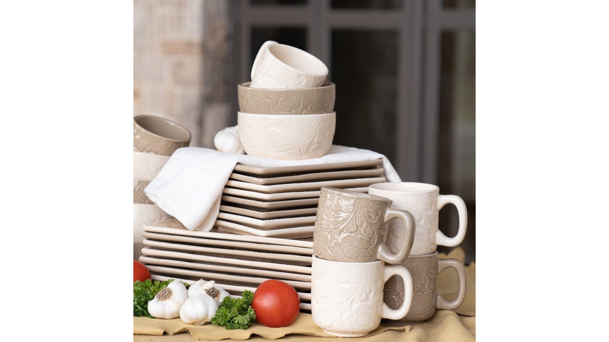Savannah - Ceramic Dinnerware Set Set of 16 - Taupe