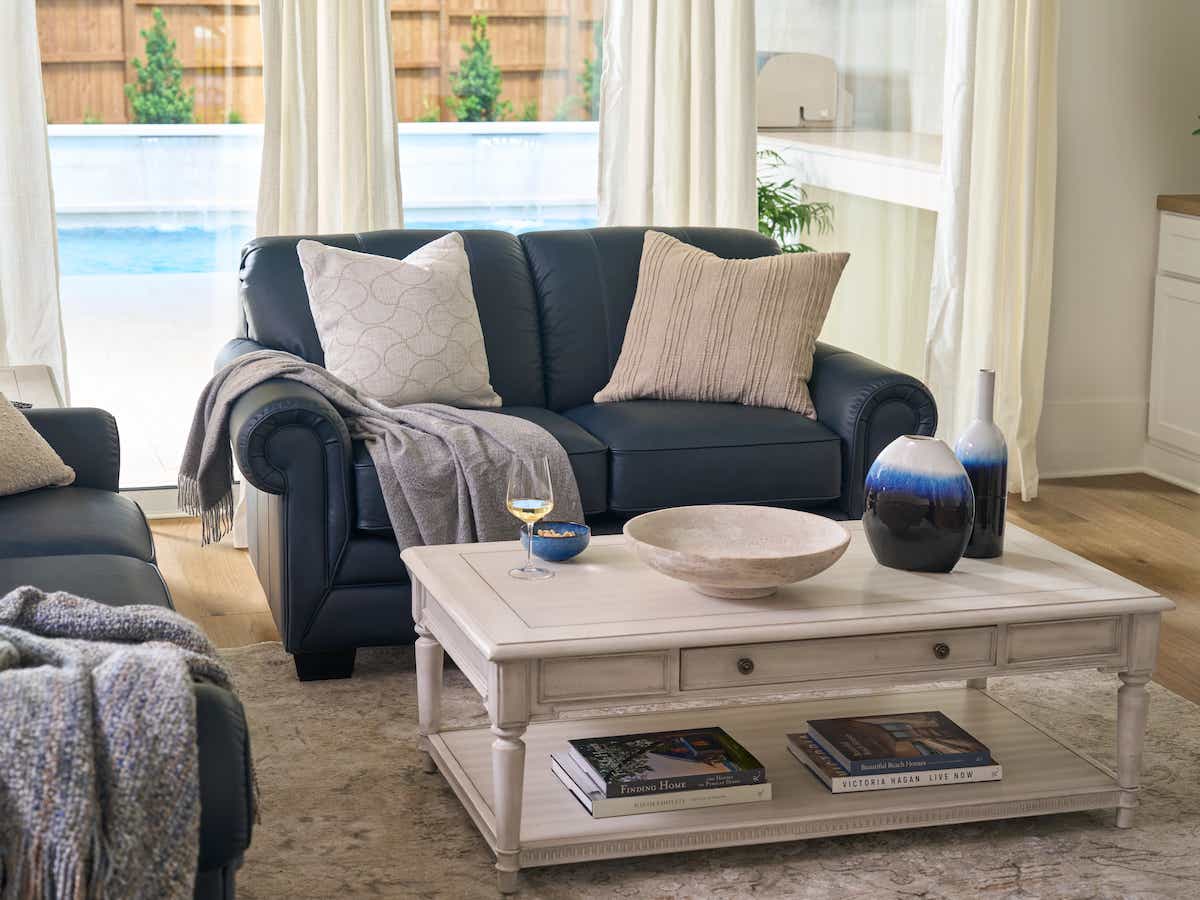 Mackenzie Loveseat