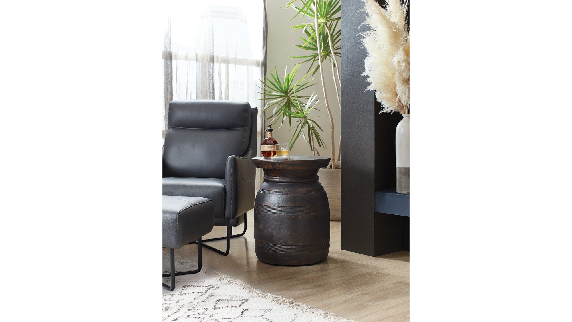 Big Sky - Urn Spot Table - Black