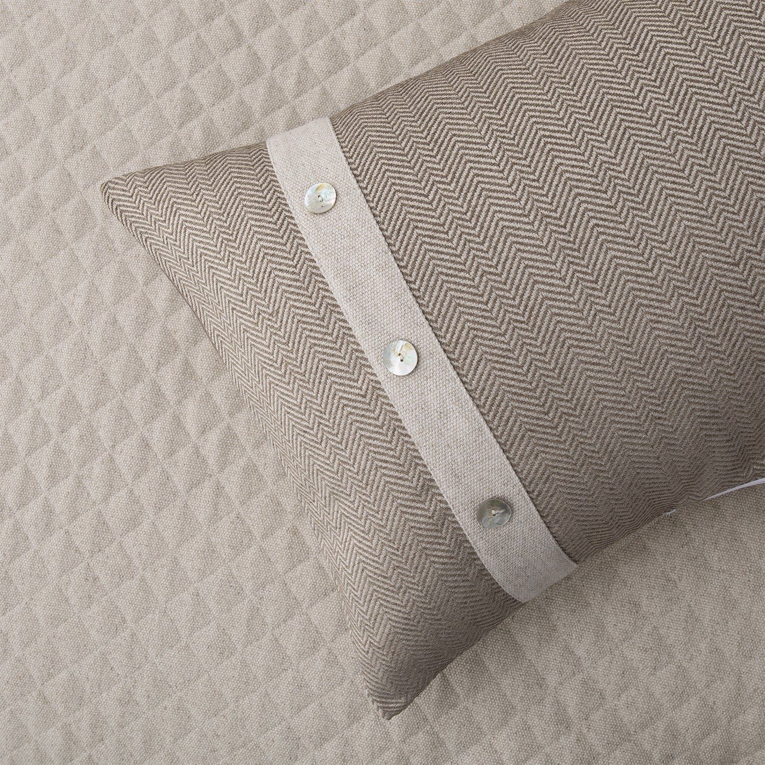 Fairfield - Full Linen Coverlet Set (Set of 4) - Cream / Tan