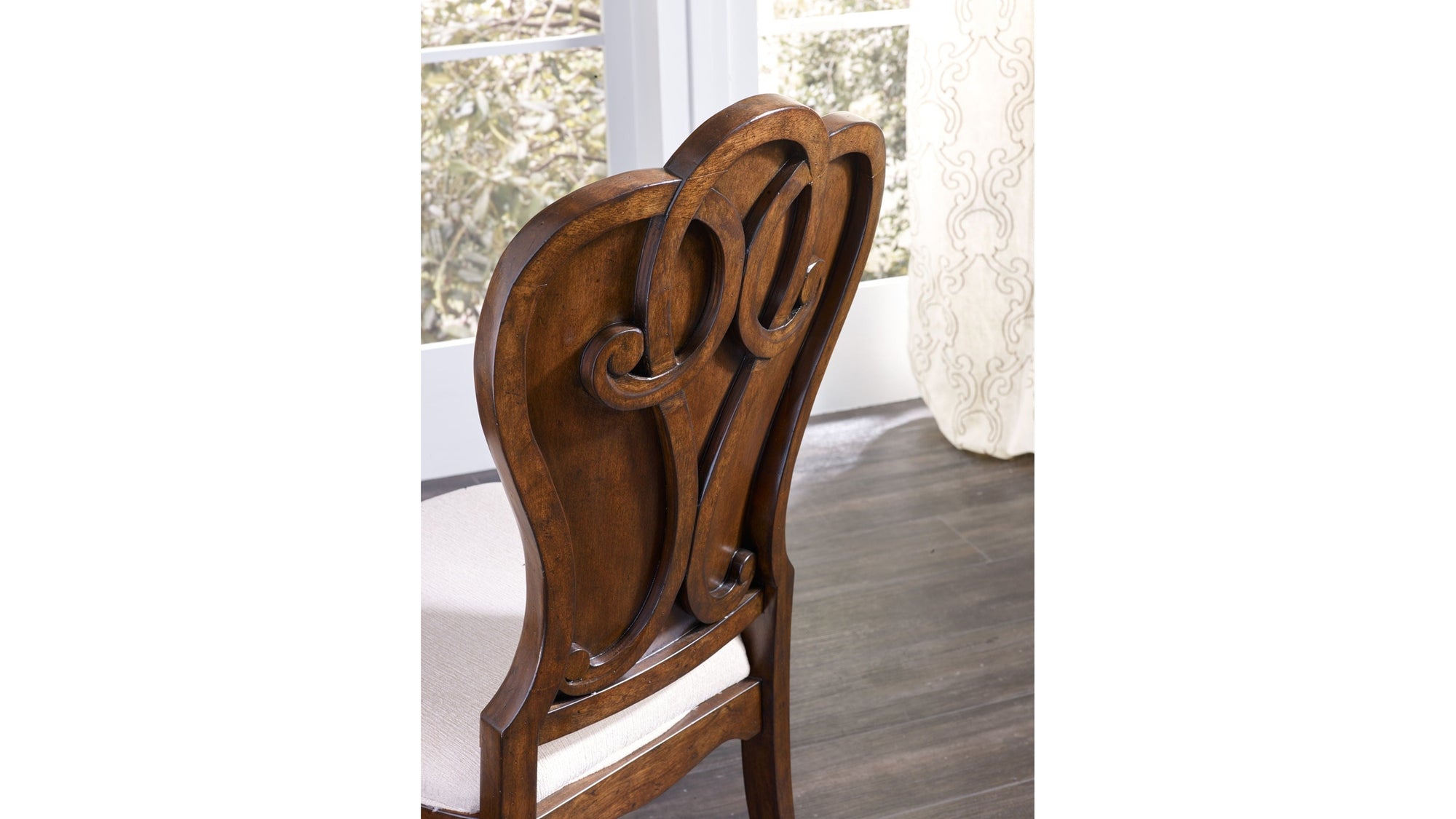 Leesburg - Upholstered Chair