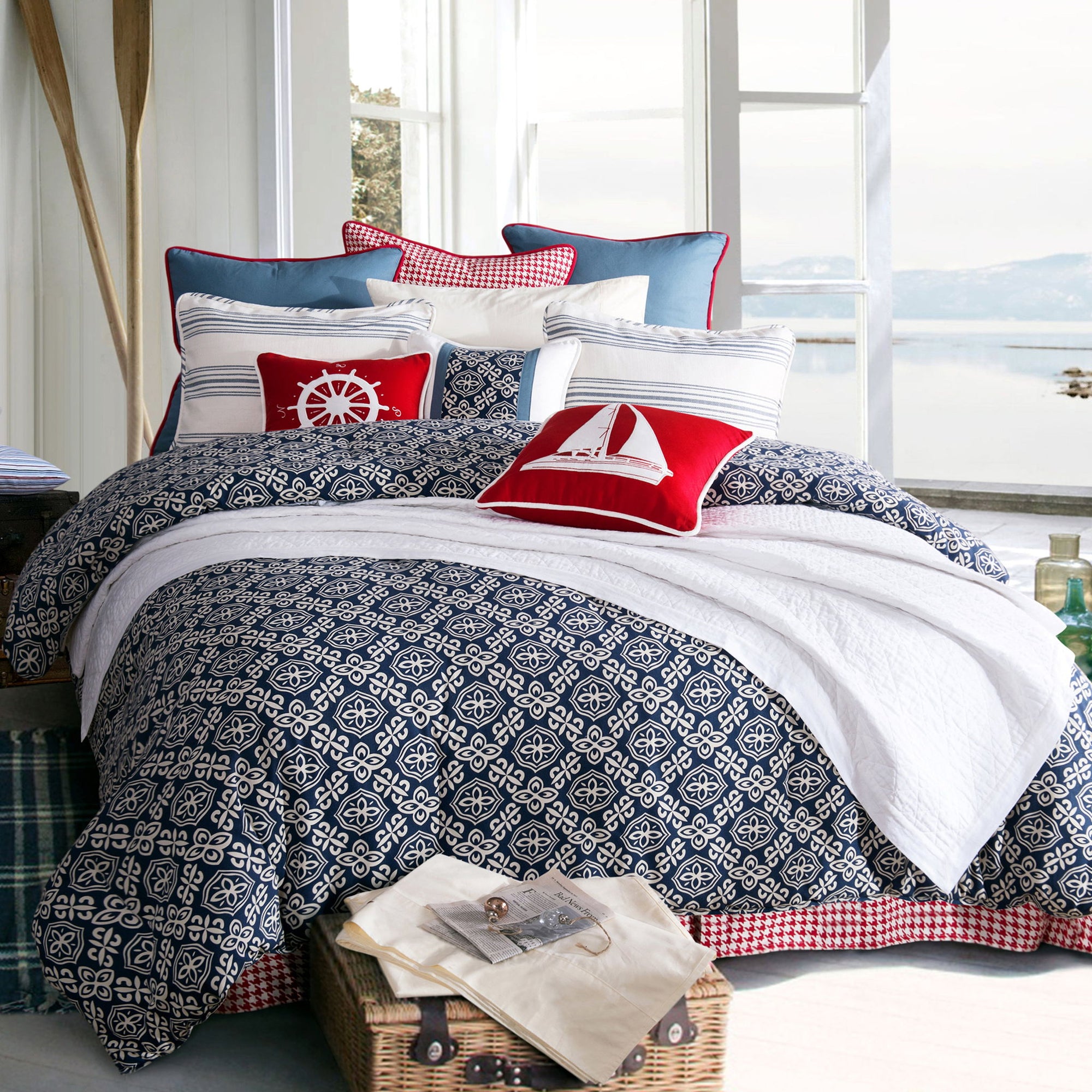 St. Clair - Queen Bedding Set (Set of 4) - Navy / White
