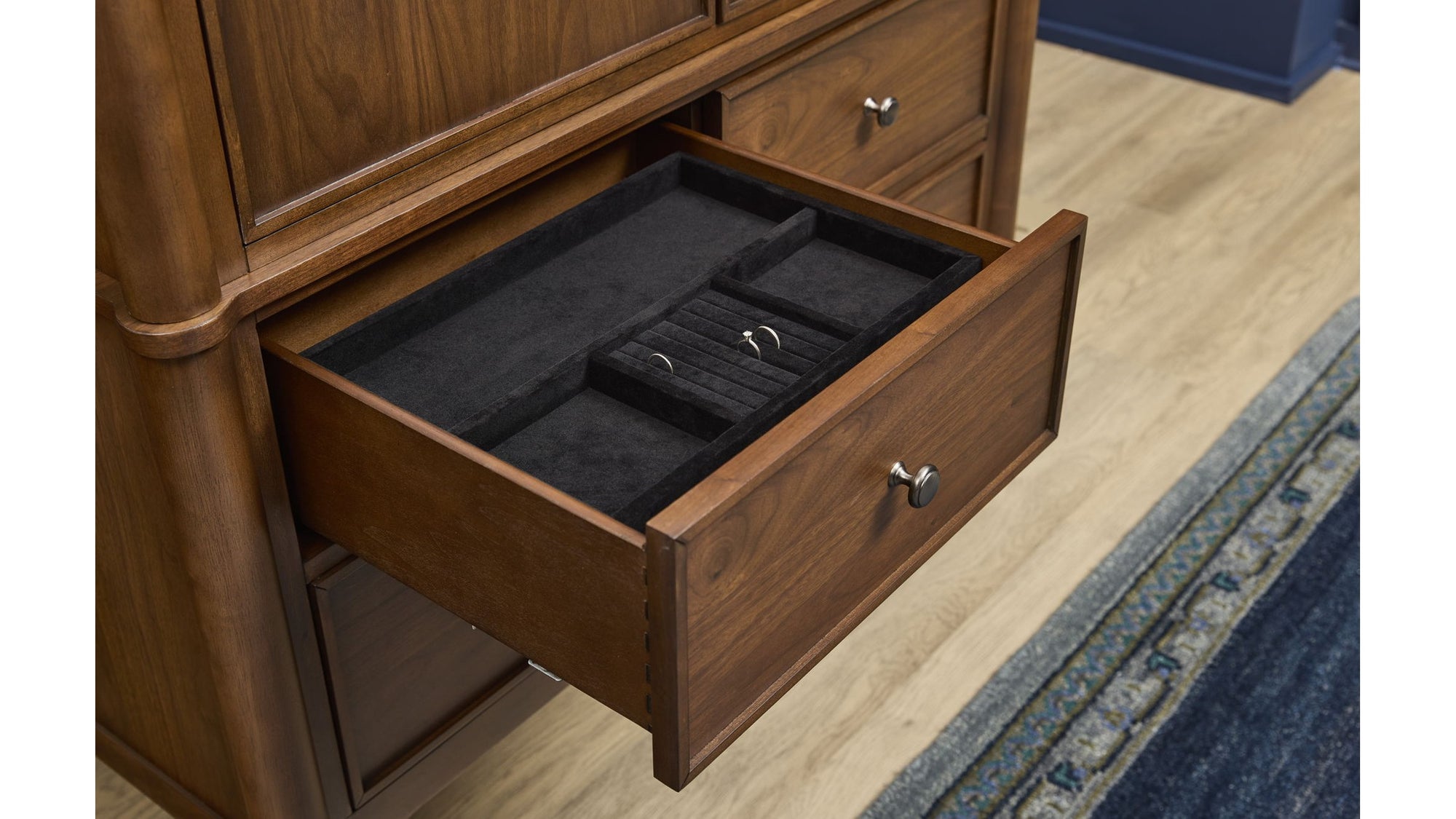 Azalea - Armoire - Walnut