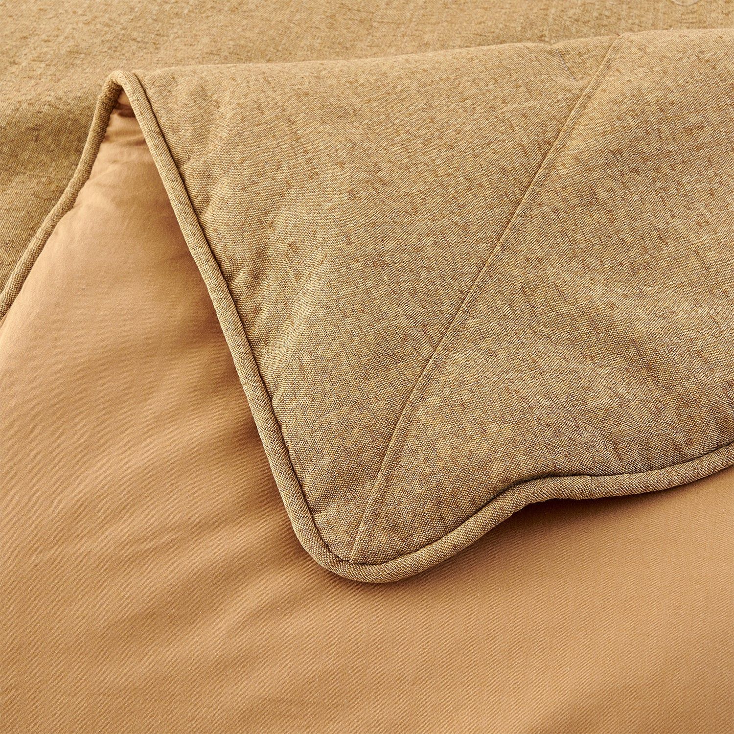 Ashbury - Queen Comforter Set (Set of 5) - Tan / Black