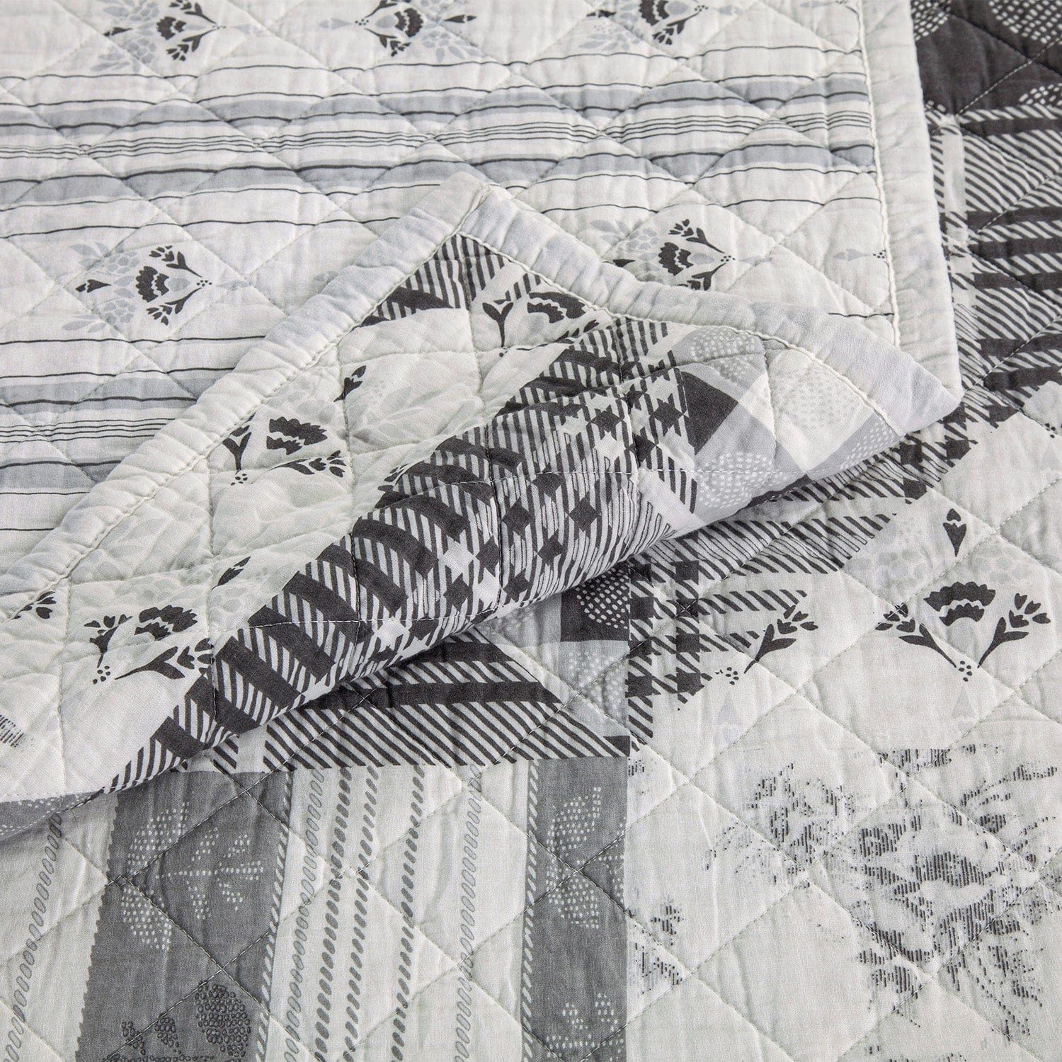 Patchwork Prairie - Twin Reversible Quilt Set (Set of 2) - Black