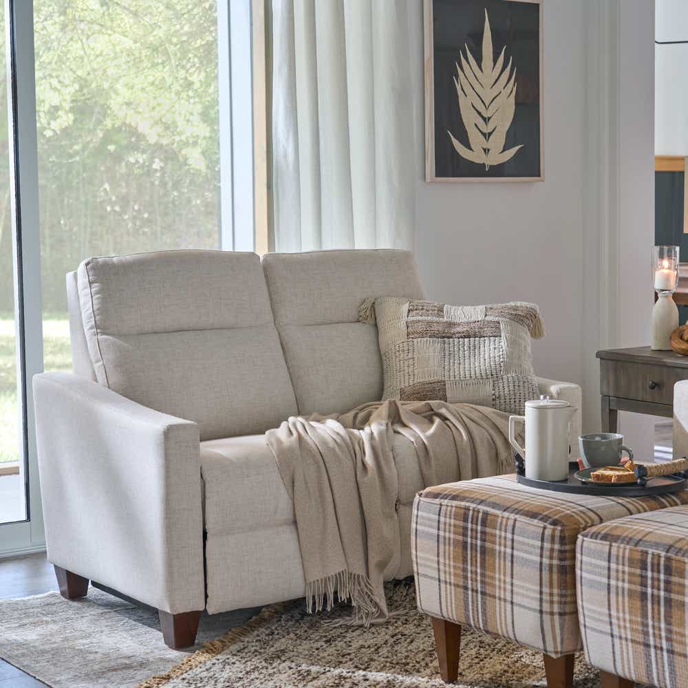 Quinault Power Reclining Loveseat w/ Headrest