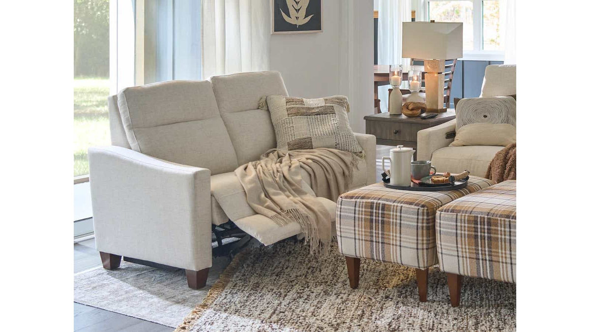 Quinault Power Reclining Loveseat w/ Headrest