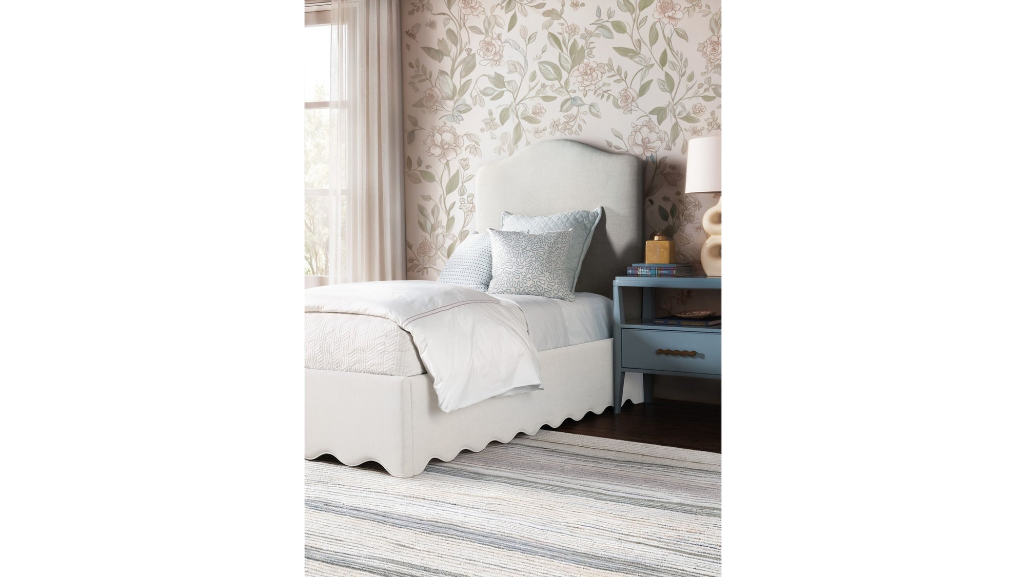 Commerce And Market - Liv Upholstered Bed