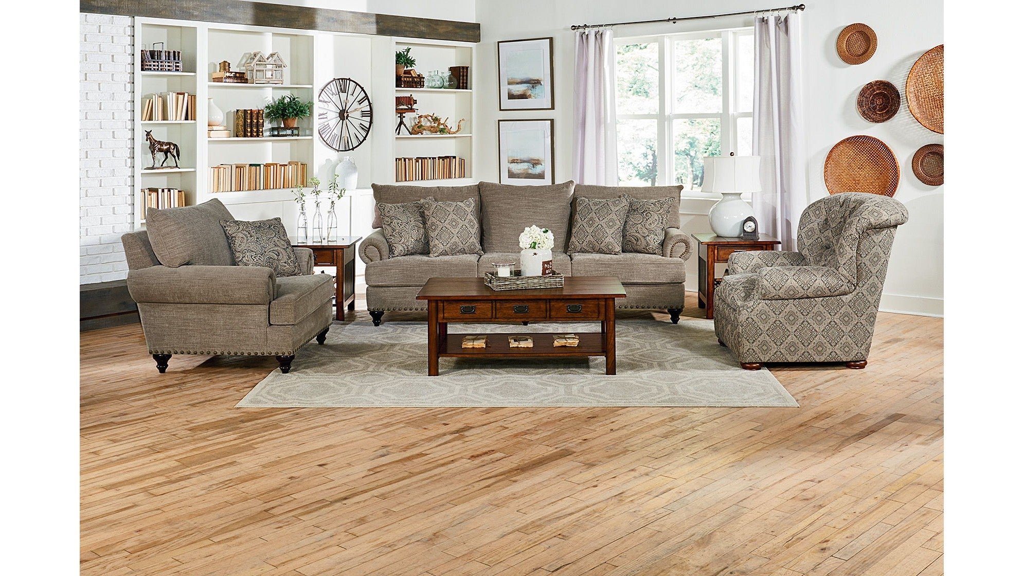 Rosalie - Sofa With Nails