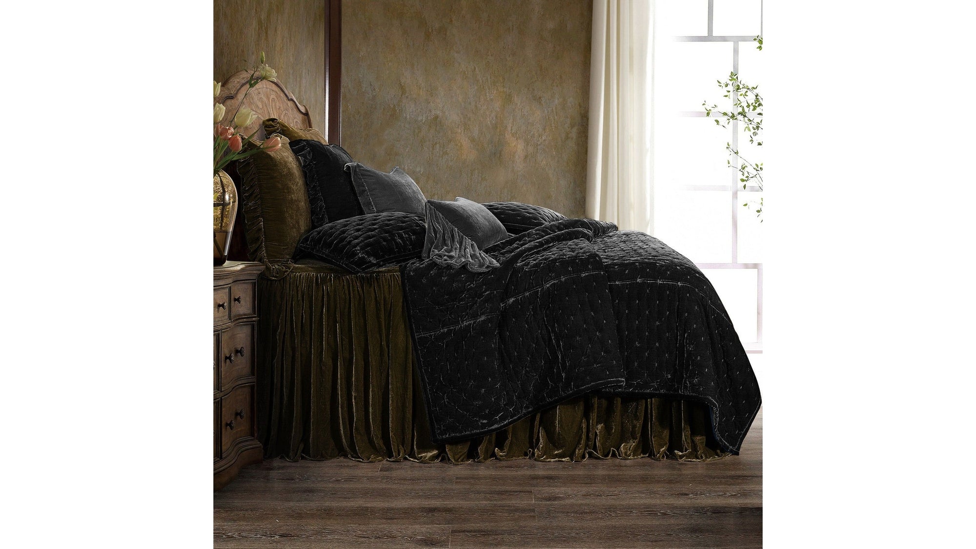 Stella - King Faux Silk Velvet Pintuck Quilt - Black