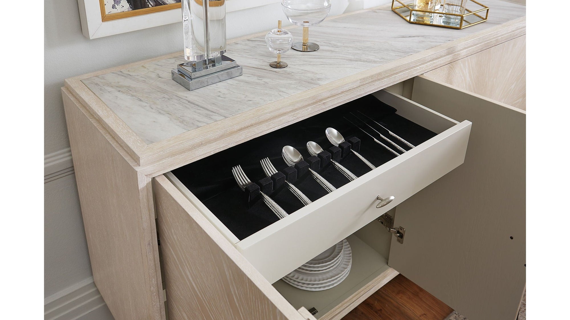 Nouveau Chic - Buffet - Light Brown