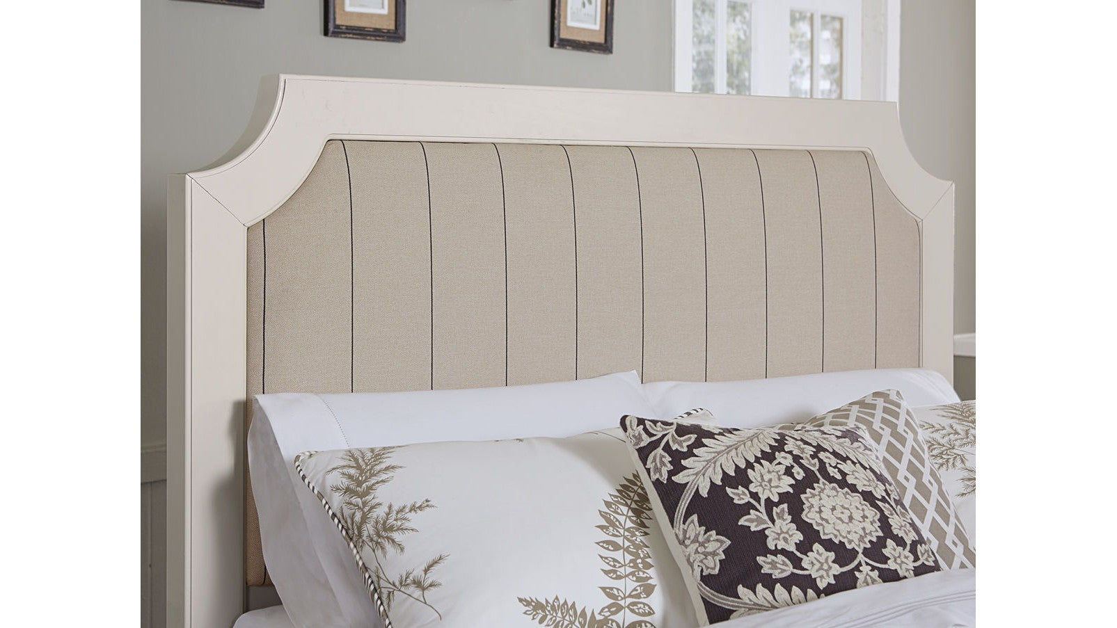 Bungalow - Upholstered Bed