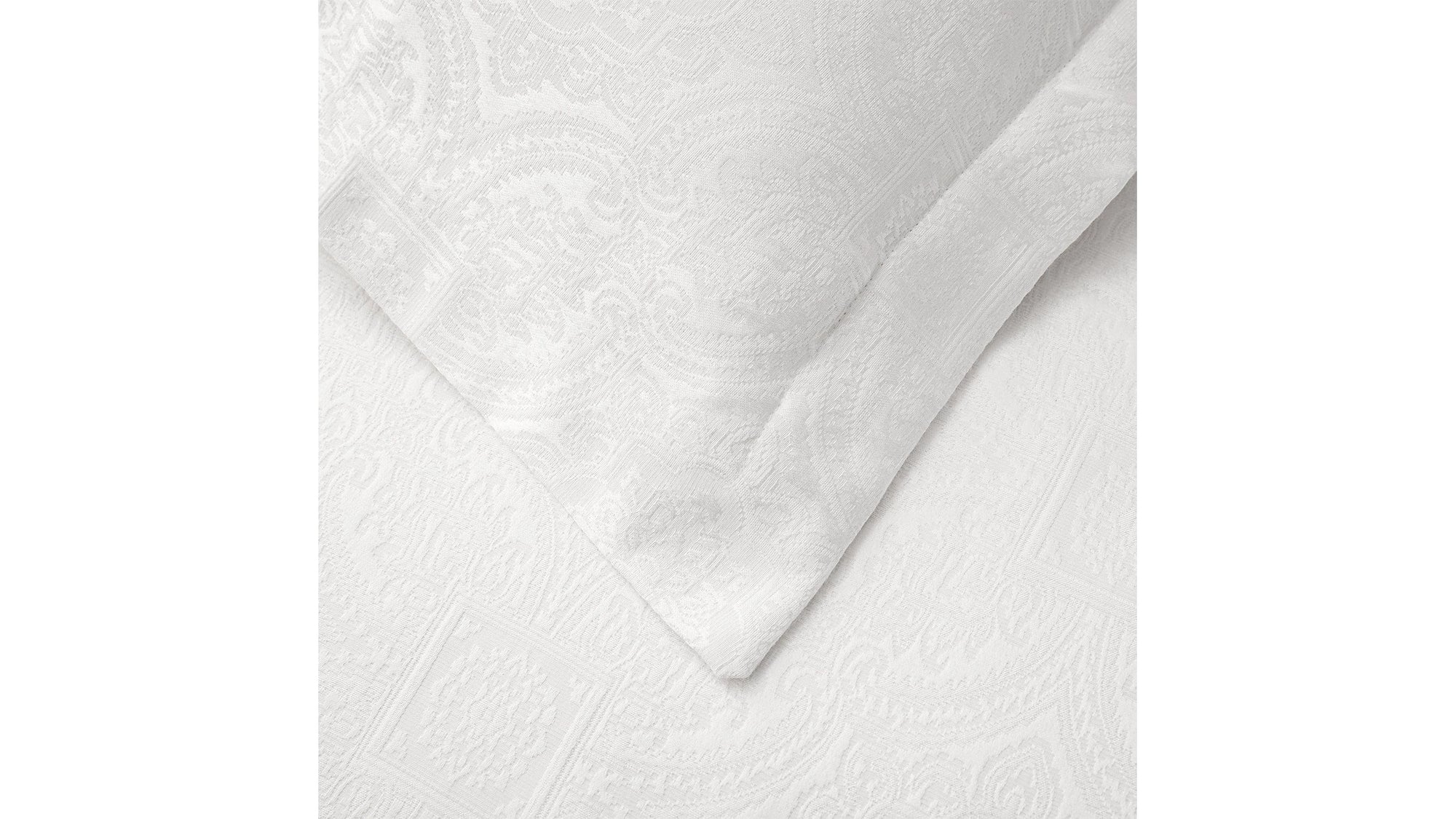 Liza White Matelasse - King Coverlet Set Set of 4 - White / Black