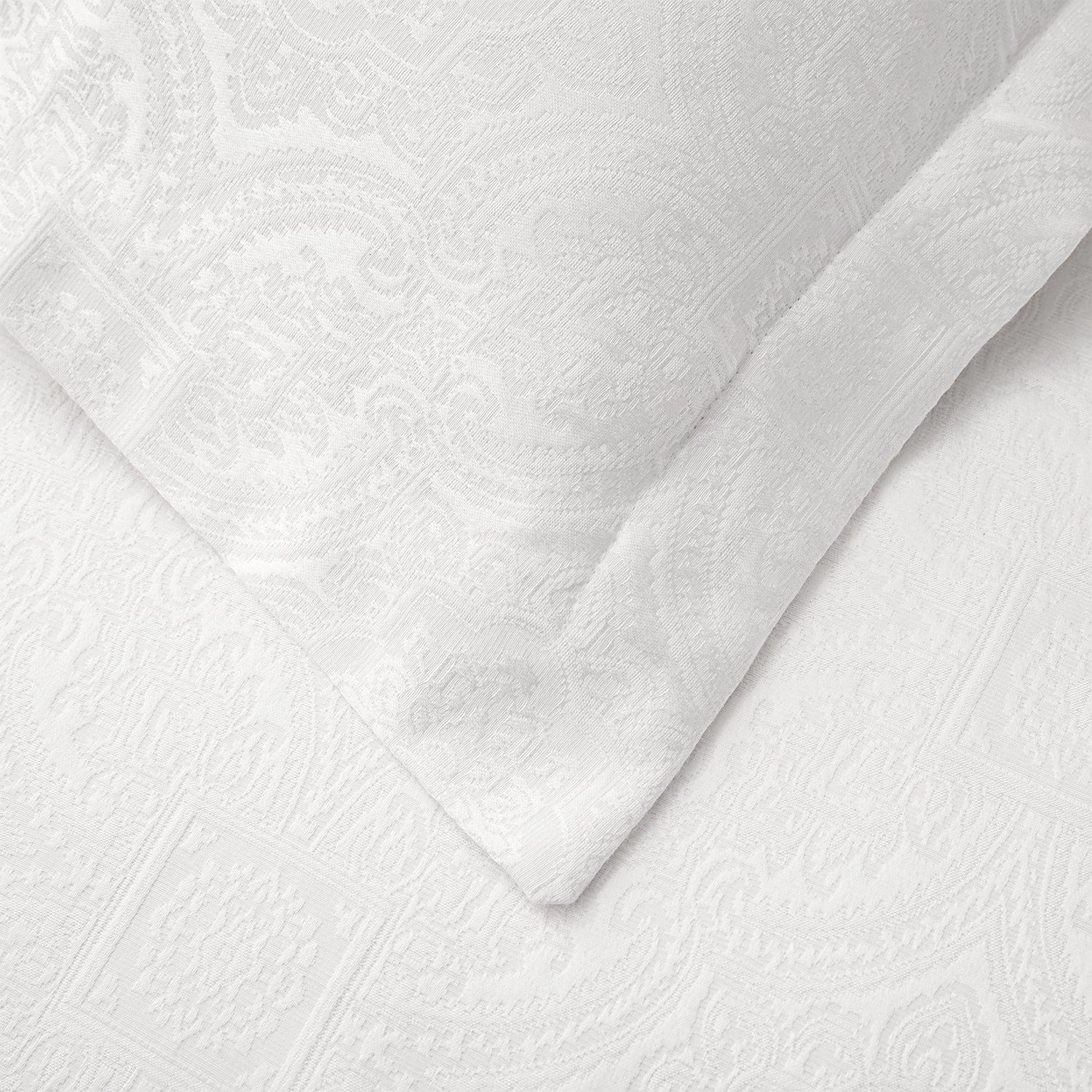 Liza White Matelasse - Queen Coverlet Set (Set of 4) - White / Black