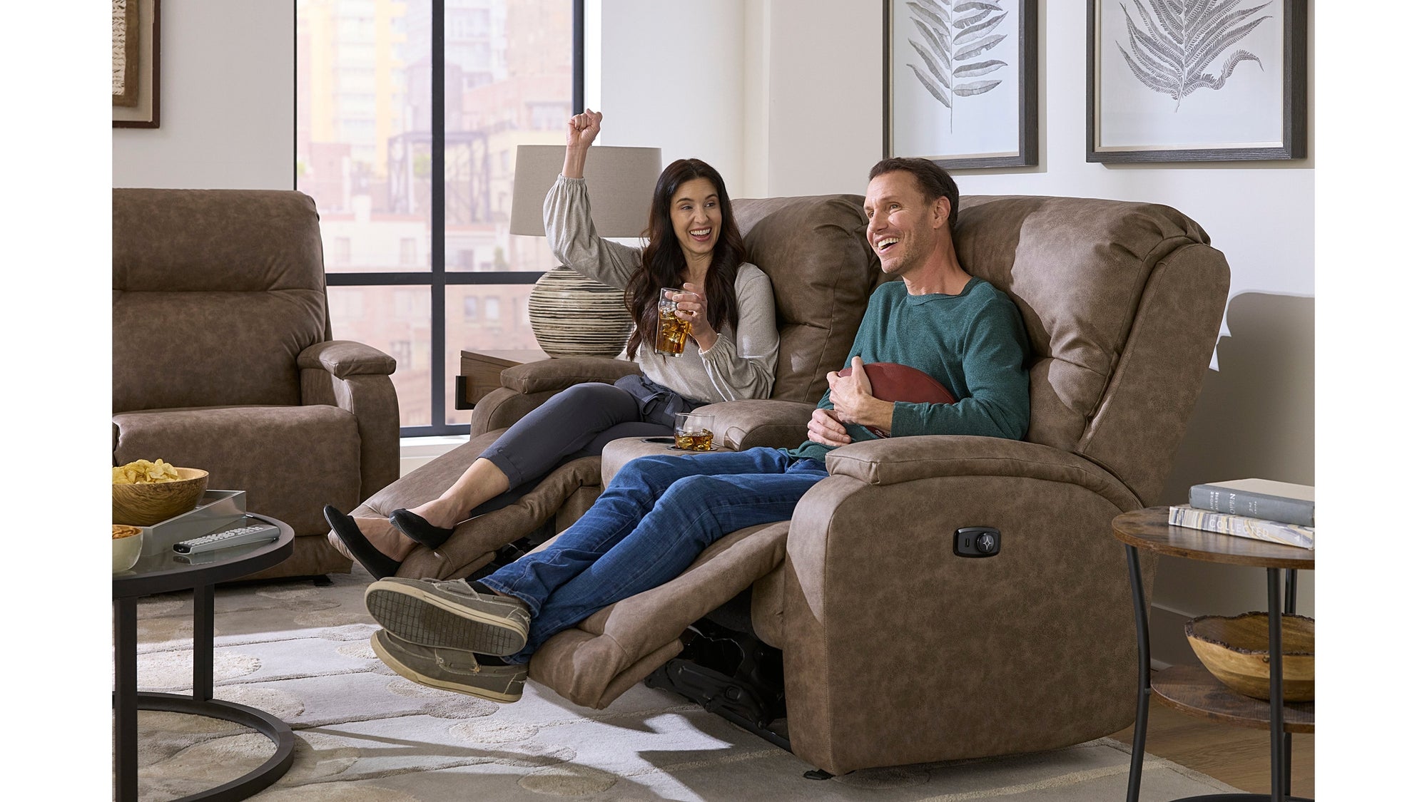 Maverly Reclining Loveseat