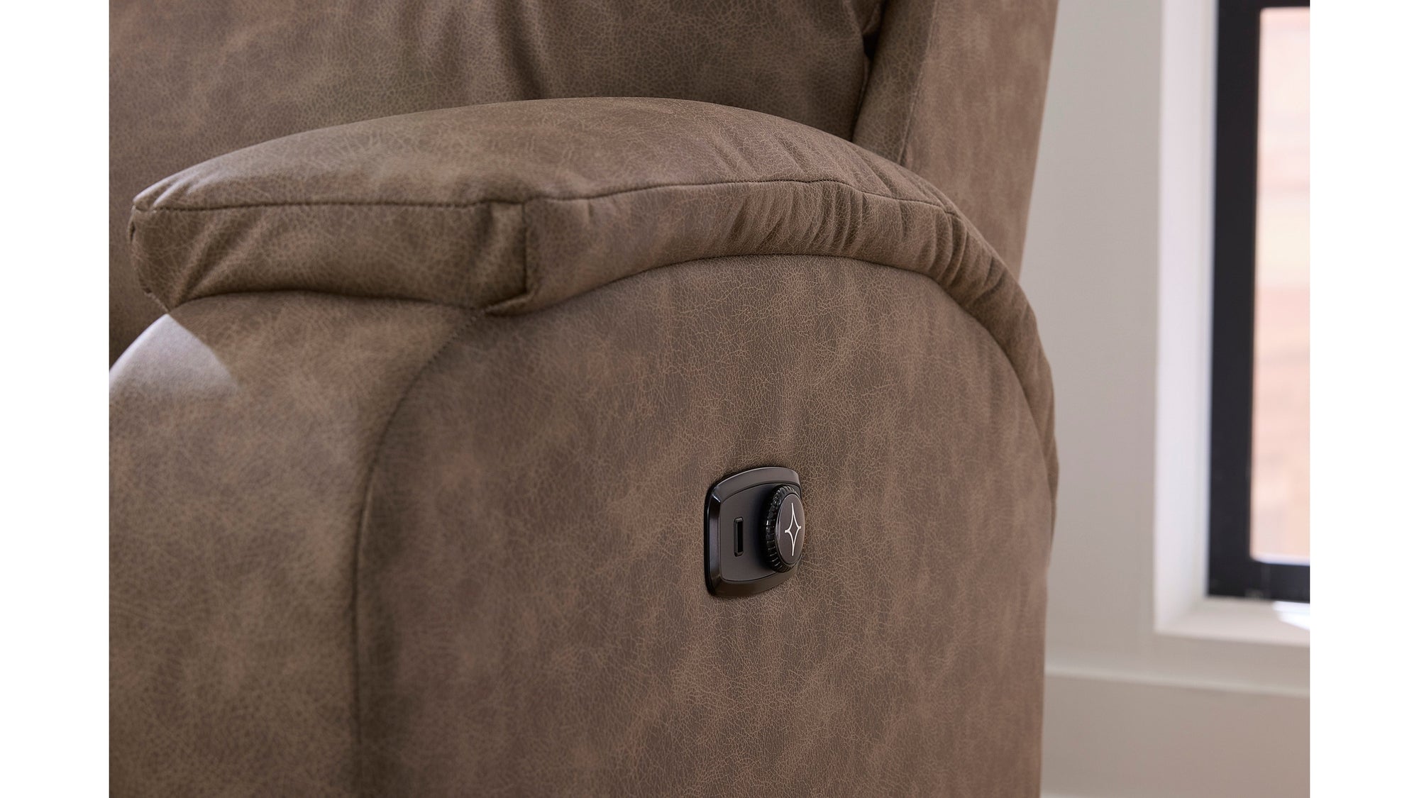 Maverly Reclining Loveseat