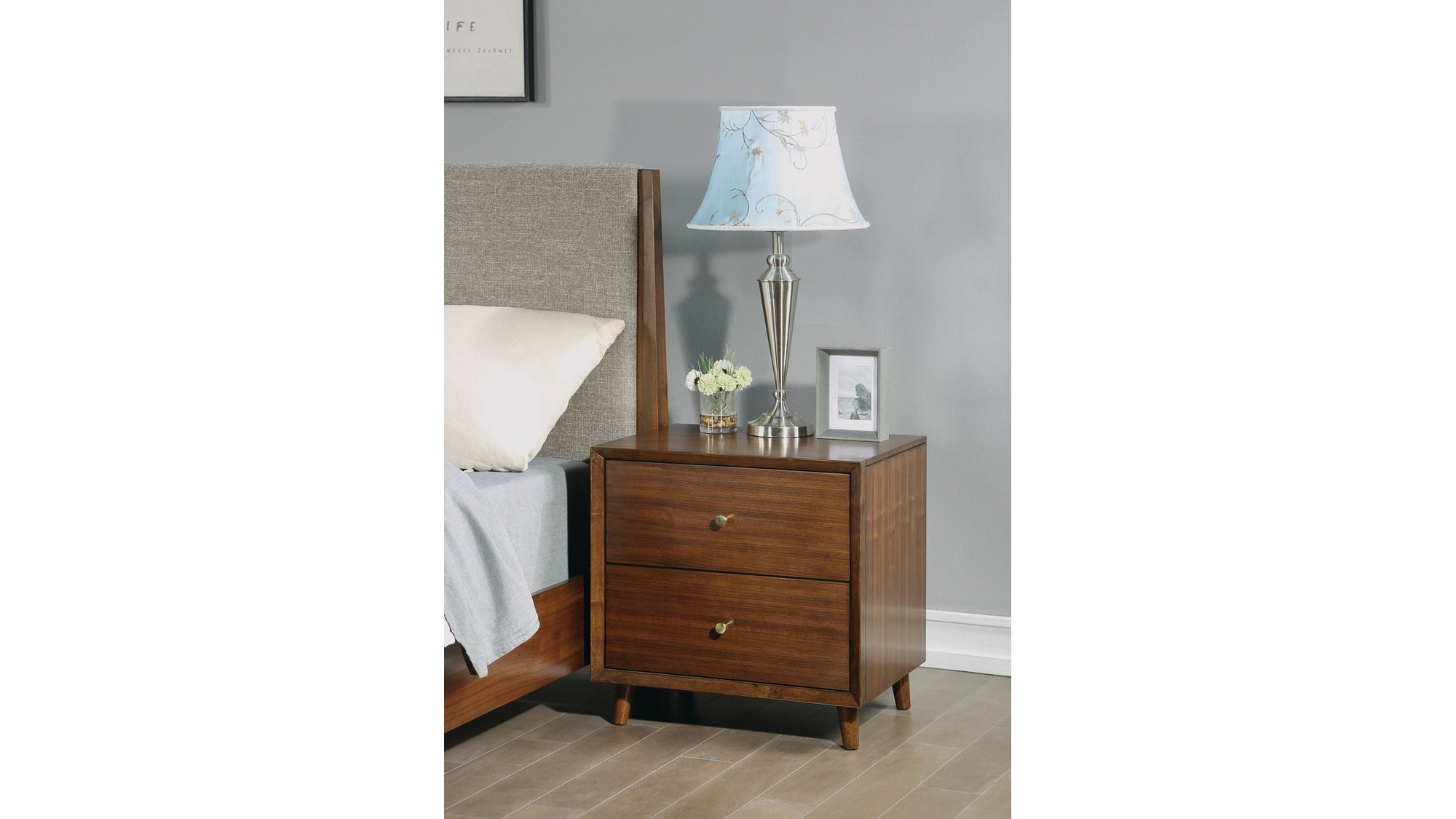 Ludwig - Nightstand - Dark Brown