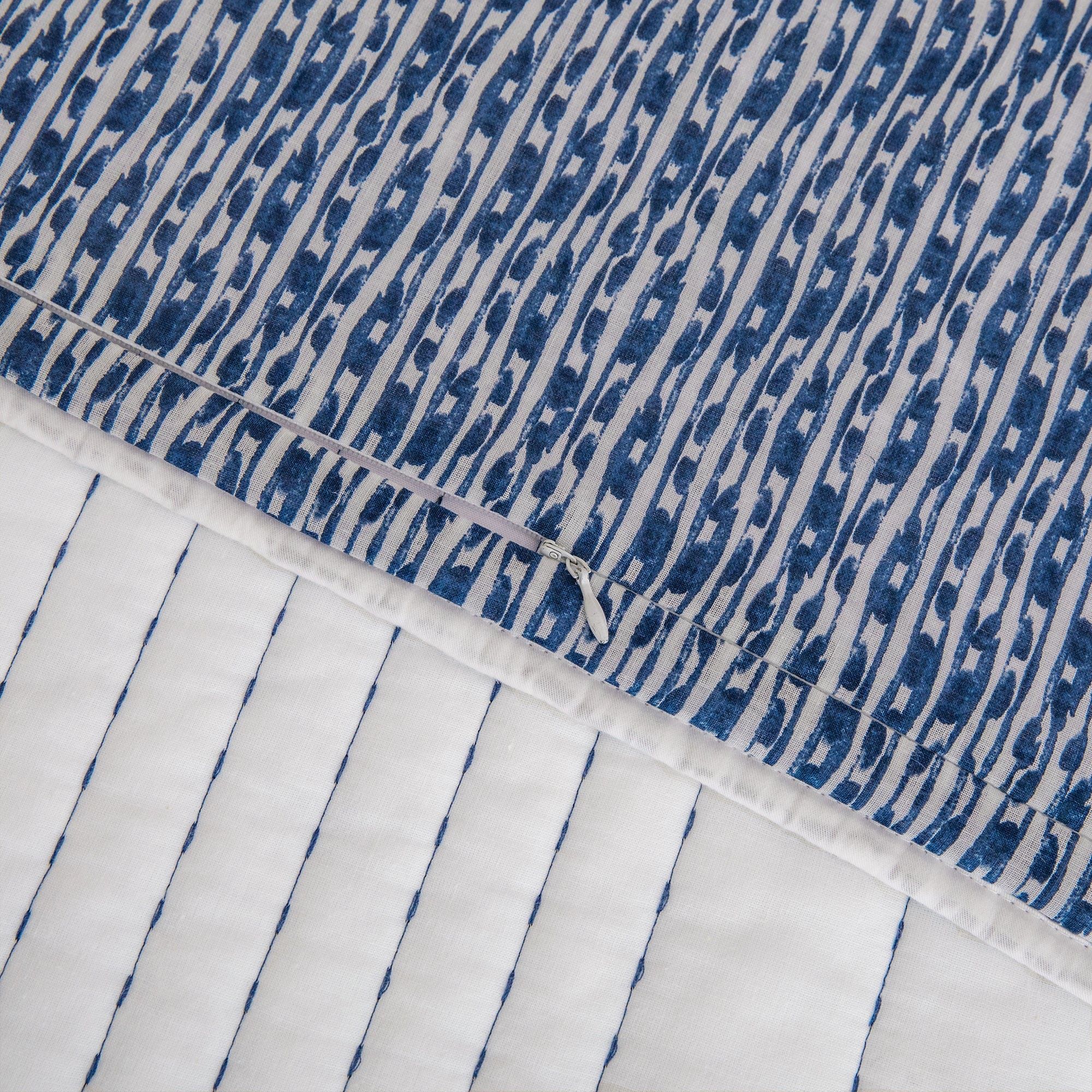 Indigo - Twin Staccato Reversible Quilt Set (Set of 2) - Blue / White