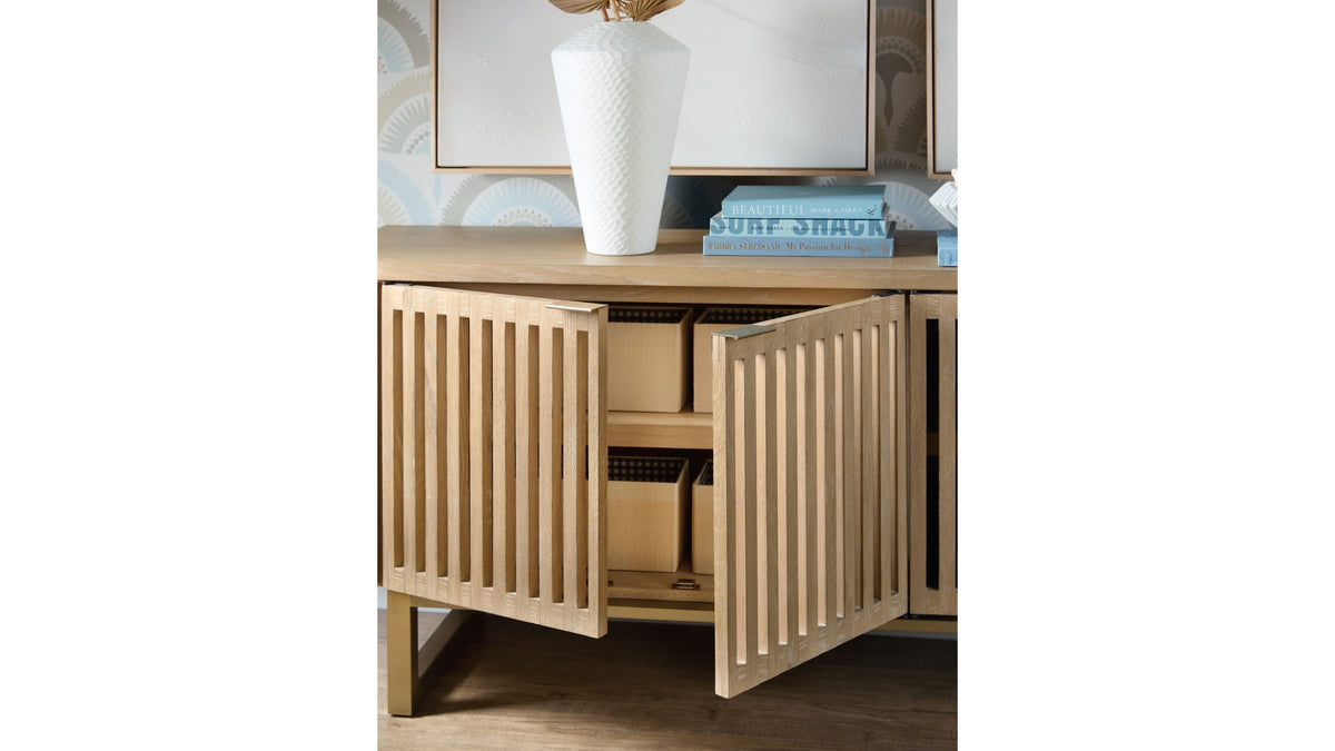 Commerce And Market - Easton Entertainment Console