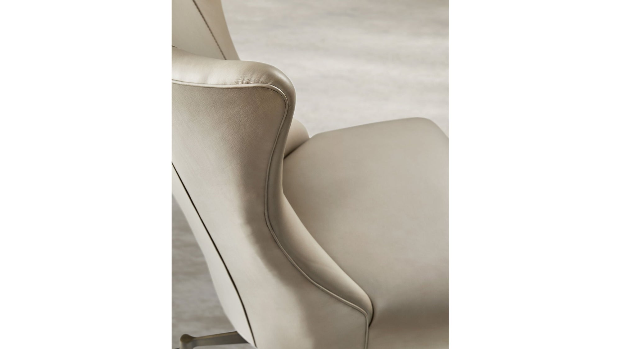 EC - Lynn Executive Swivel Chair
