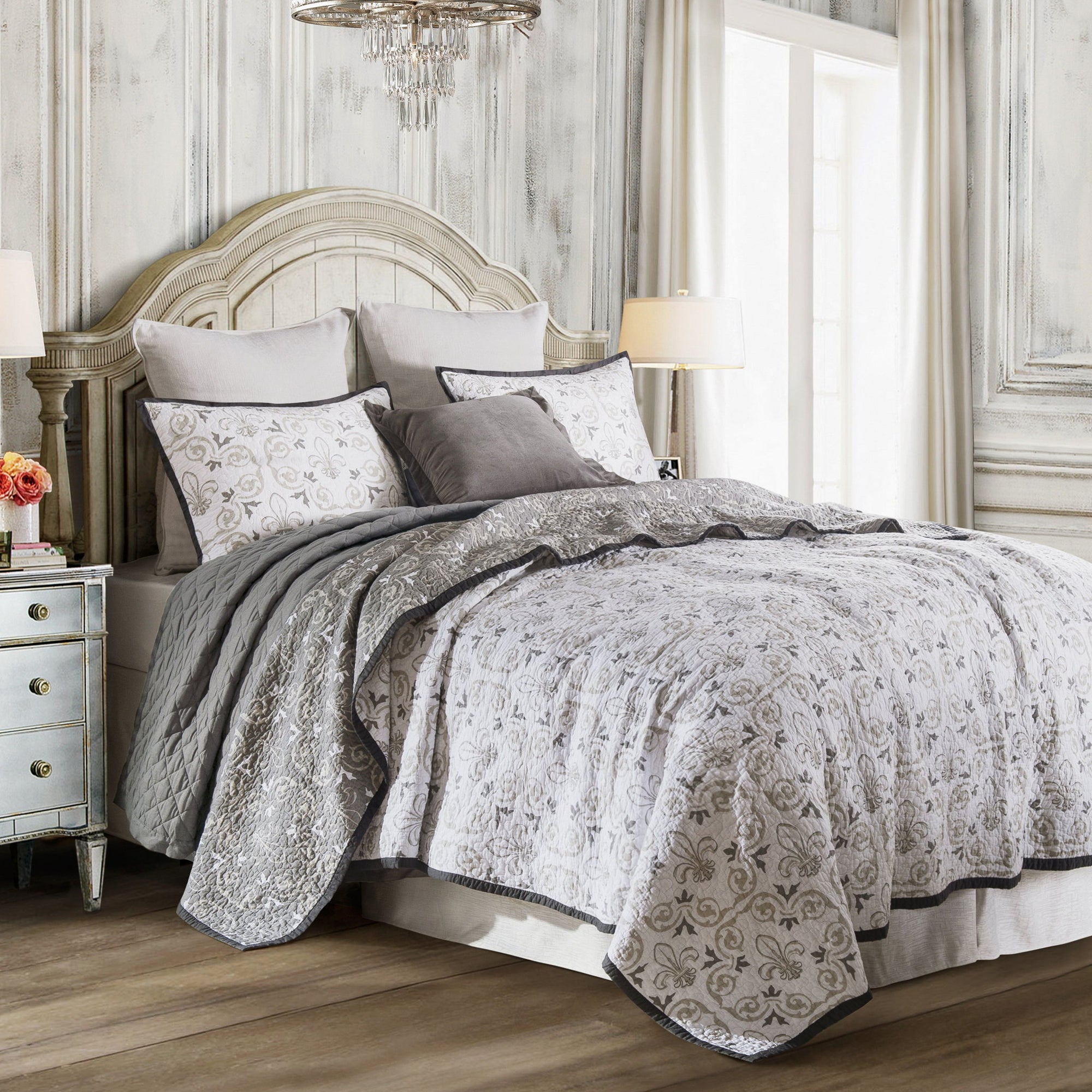 Fleur De Lis - Twin Reversible Quilt Set (Set of 2) - Gray / White