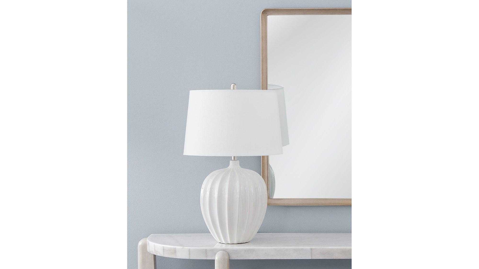 Lotus - White Table Lamp - White