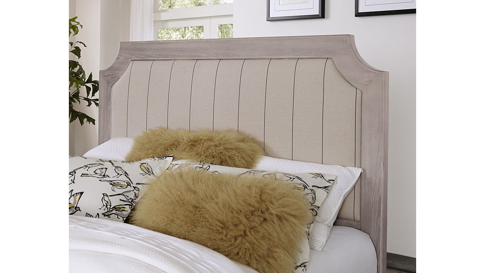 Bungalow - Upholstered Bed