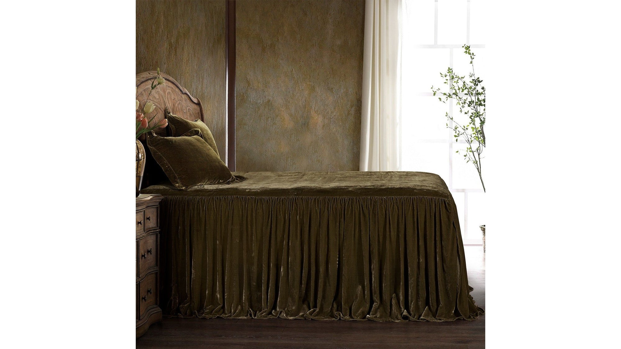 Stella - King Faux Silk Velvet Bedspread Set Set of 3 - Green Ochre