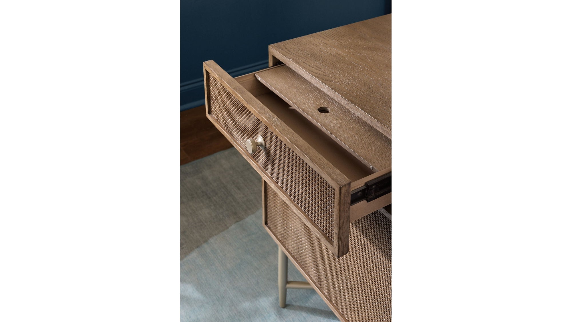 Sonnet - Sonnet Executive Desk - Dark Gray